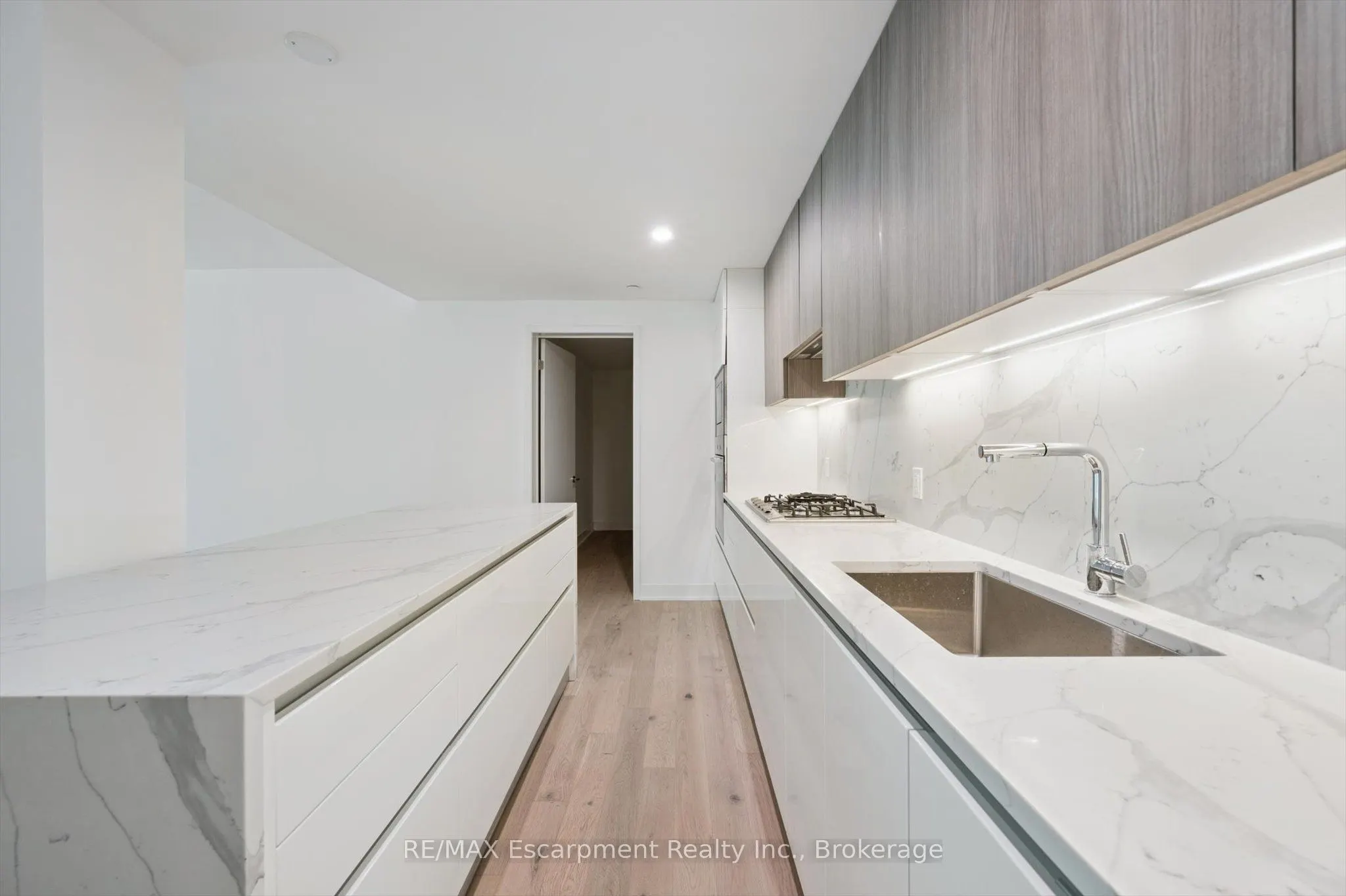 200 Keewatin Avenue, #201