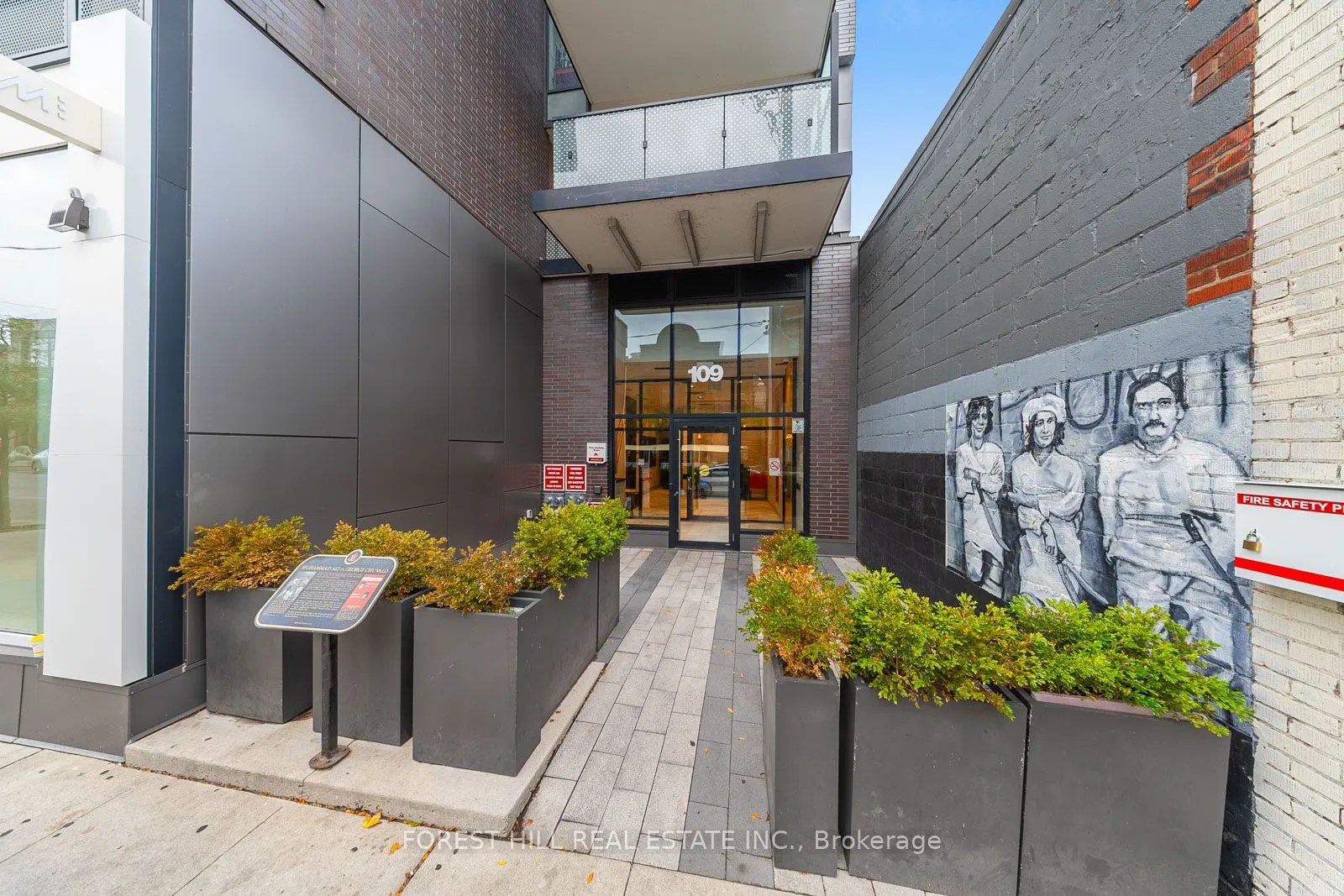 109 Ossington Avenue, #PH607