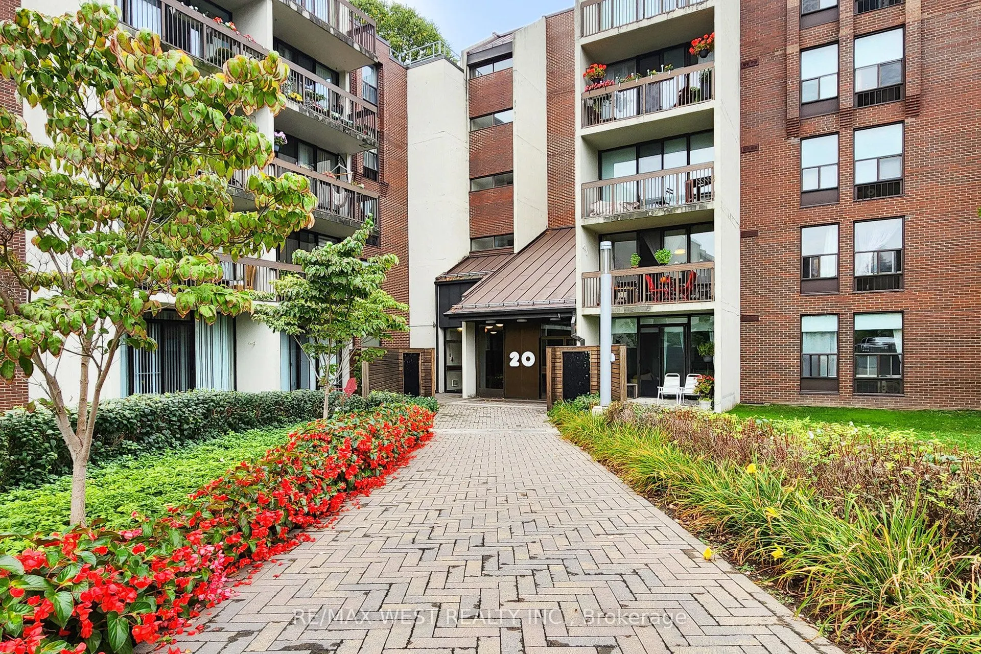 20 Fashion Rose Way, #104