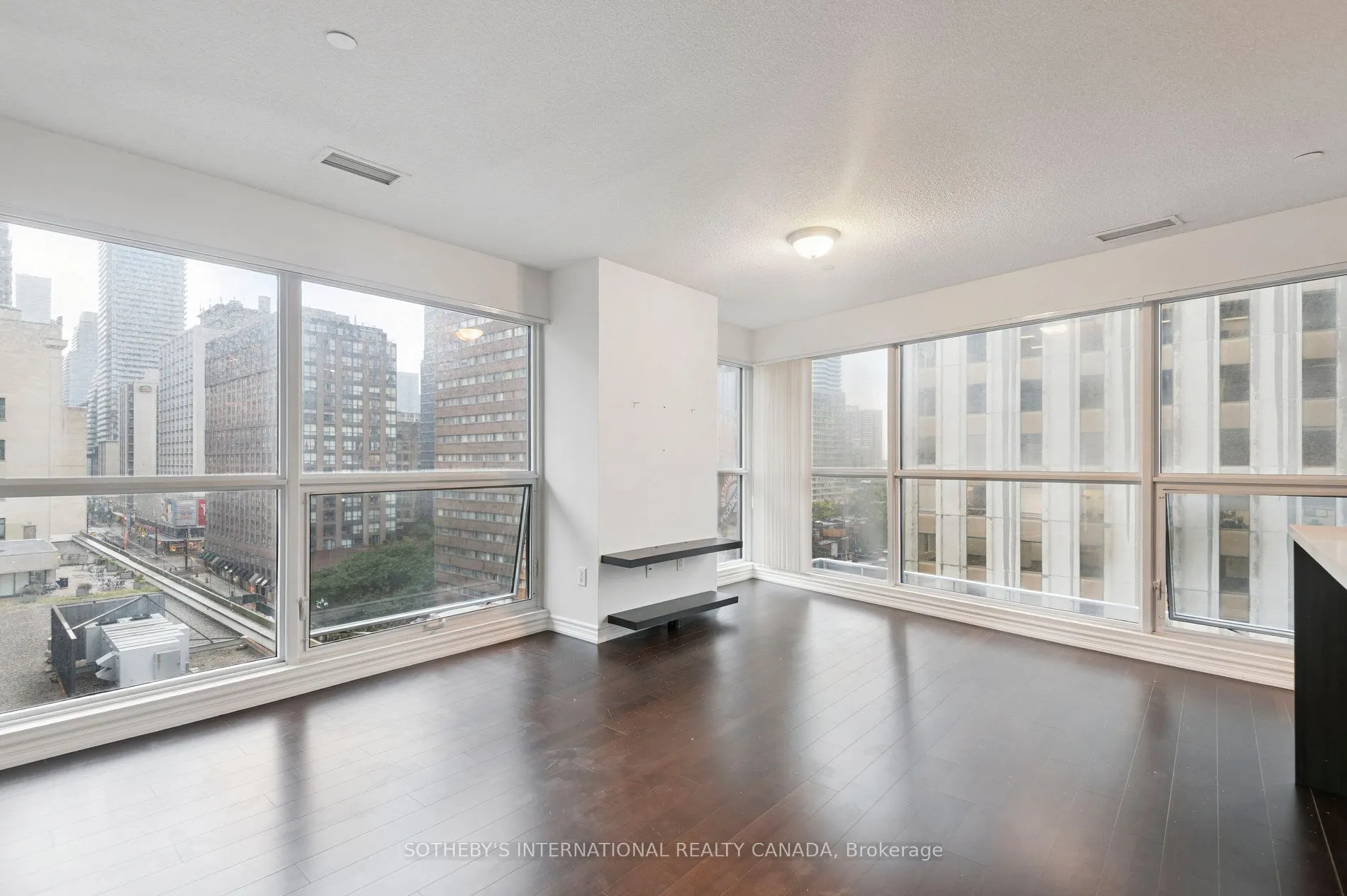 386 Yonge Street, #602