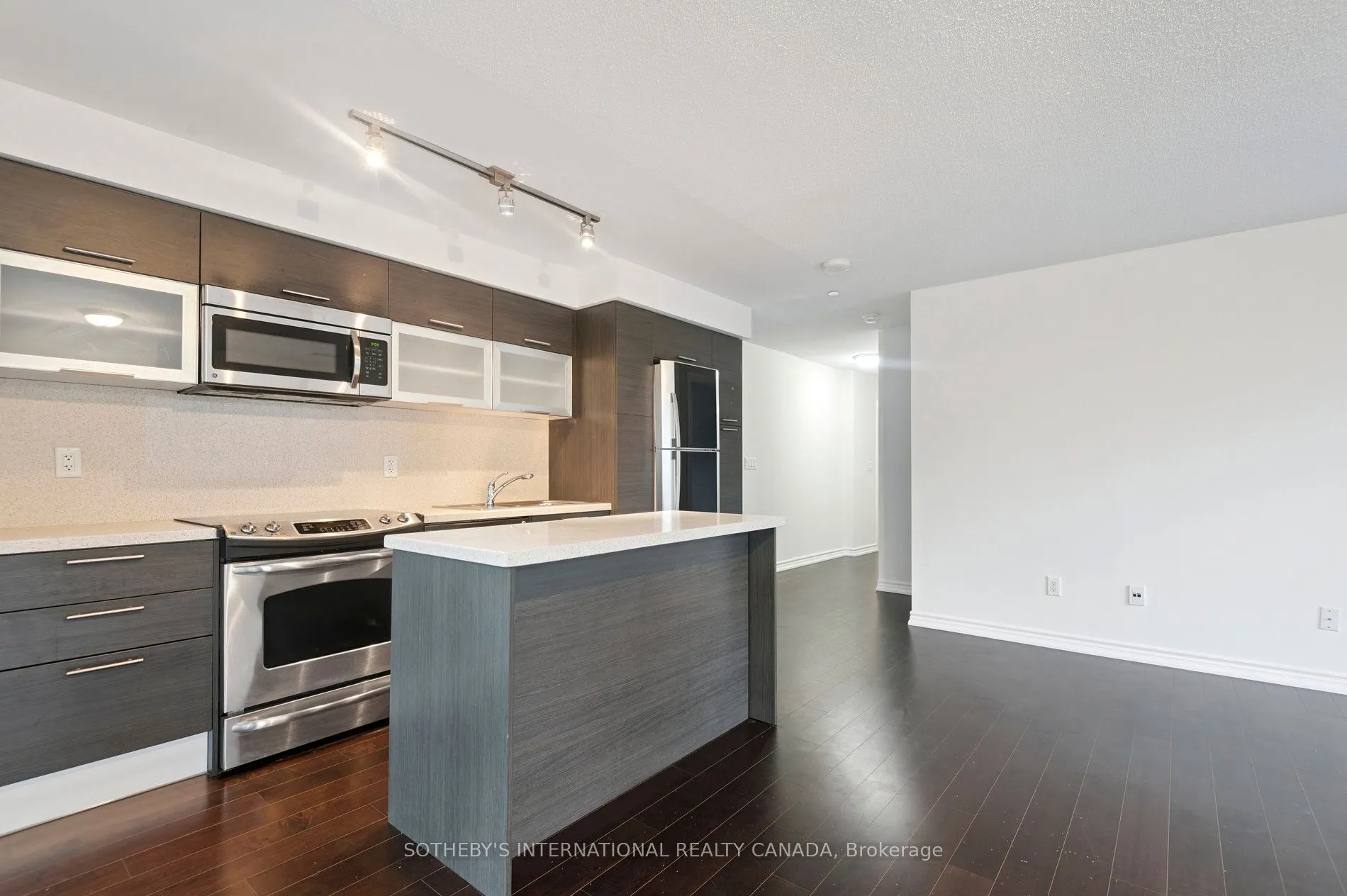 386 Yonge Street, #602