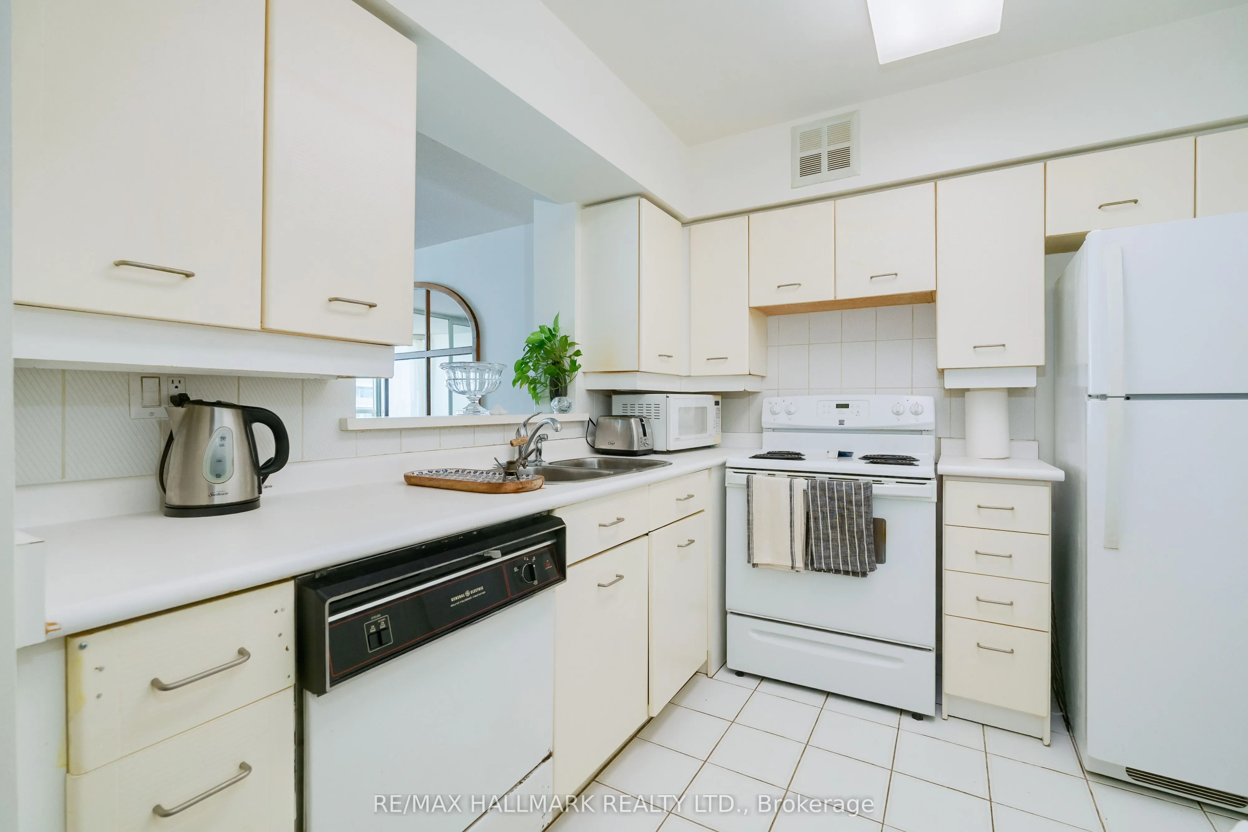 30 Greenfield Avenue, #1616