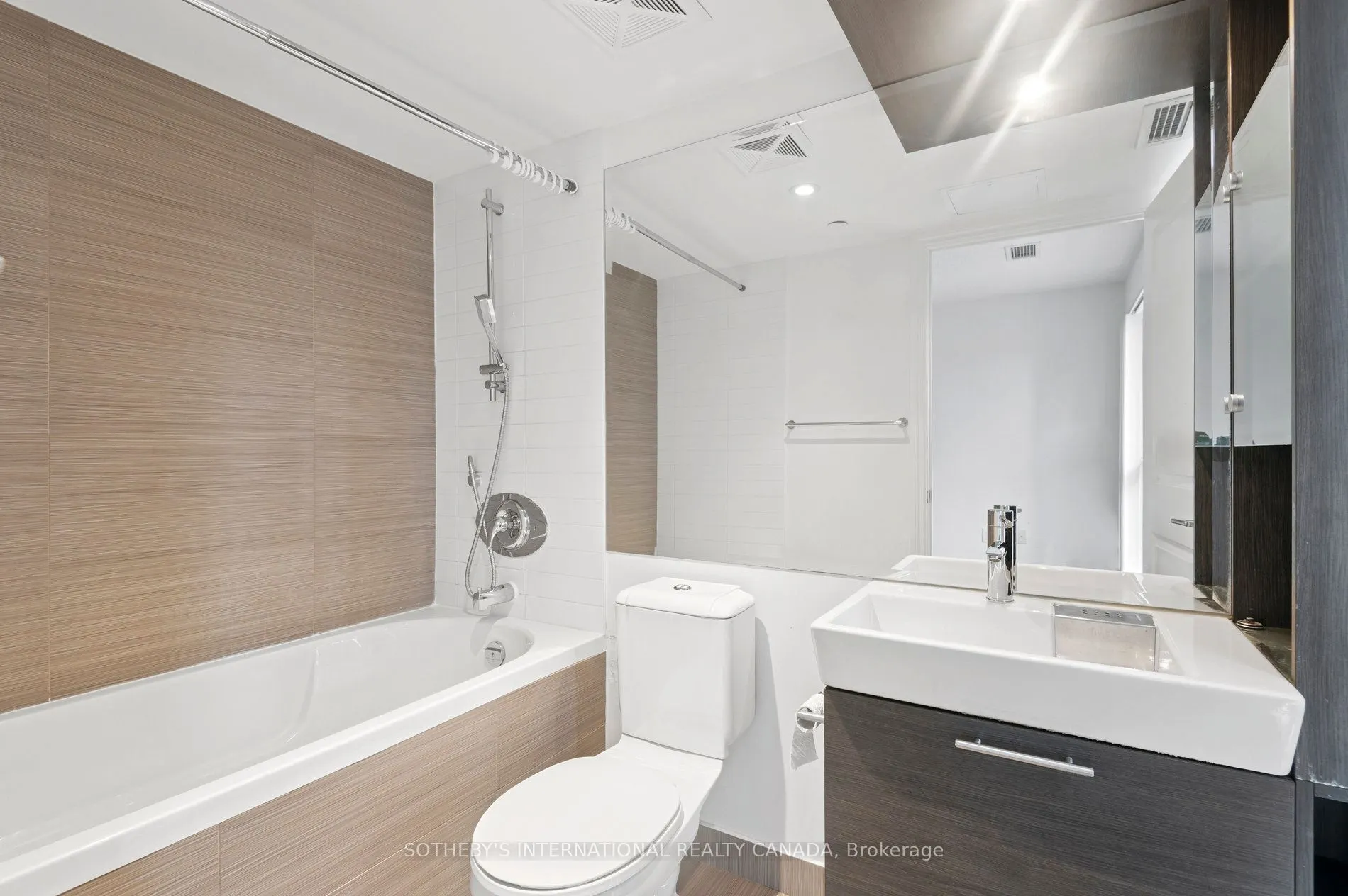 386 Yonge Street, #602
