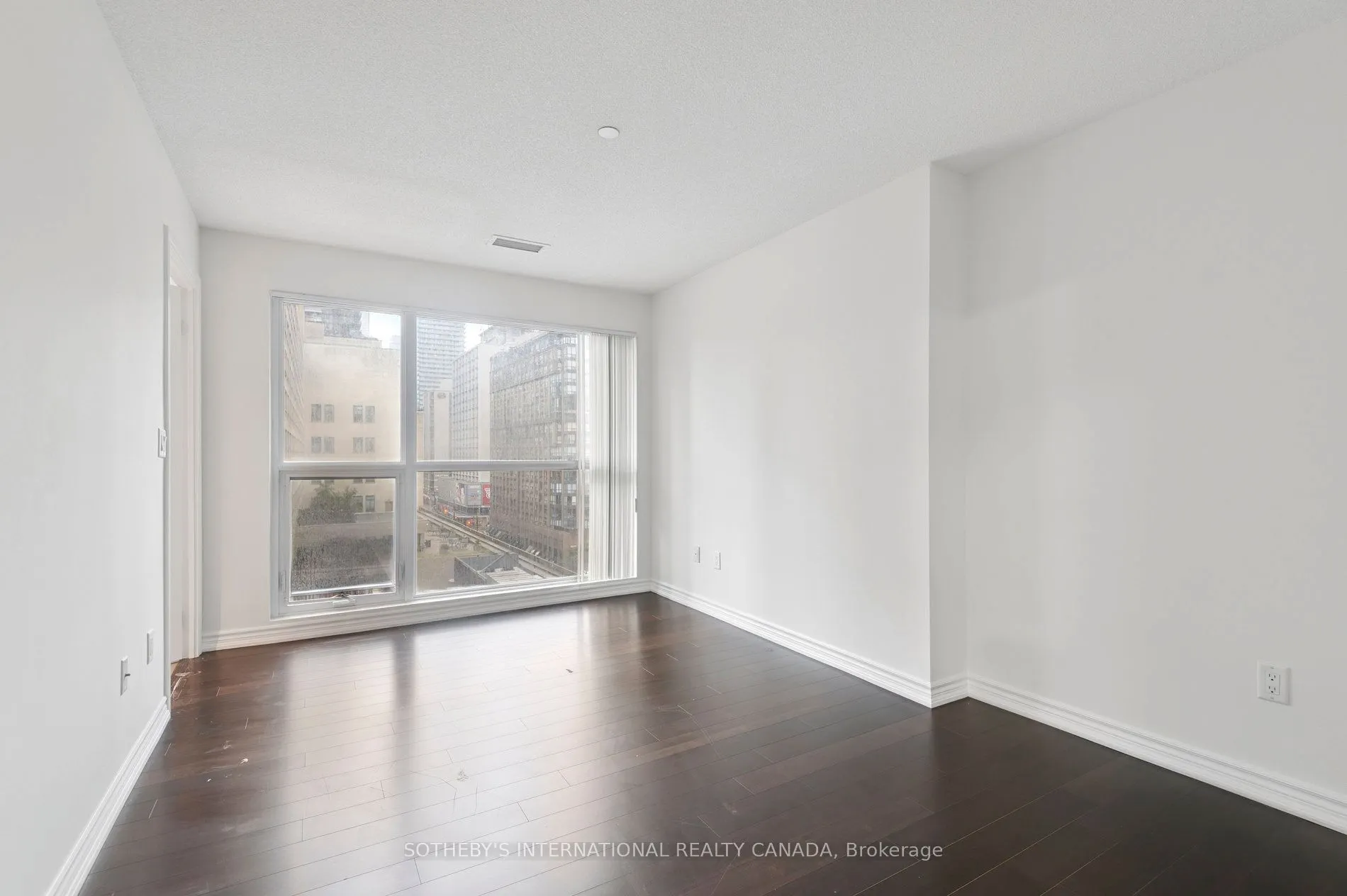386 Yonge Street, #602