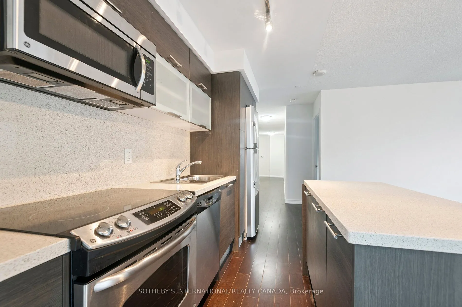 386 Yonge Street, #602
