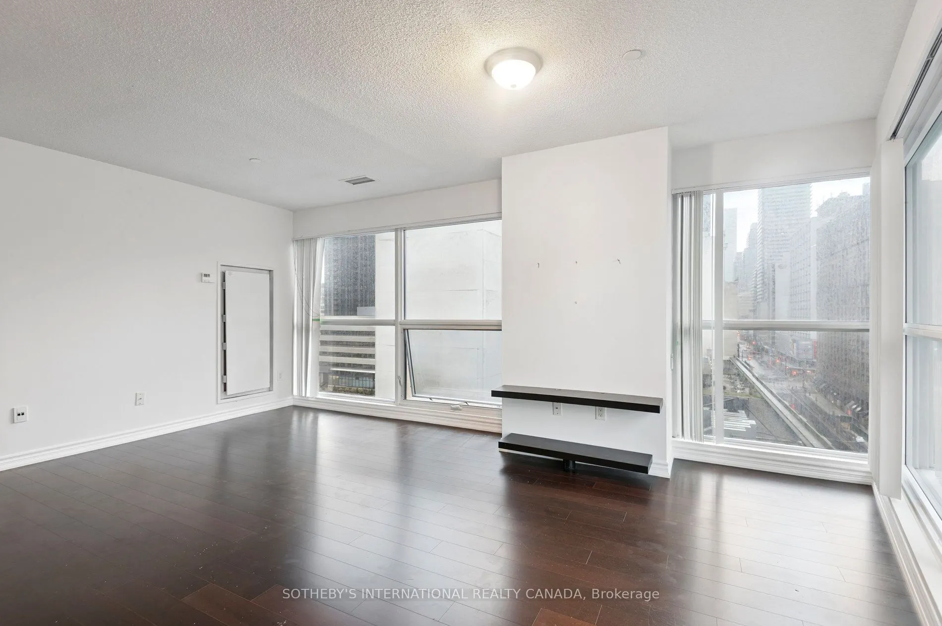 386 Yonge Street, #602