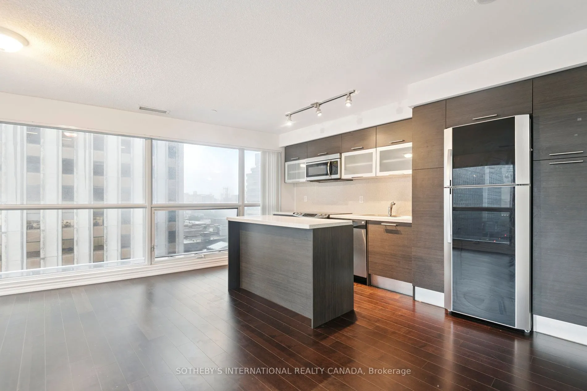 386 Yonge Street, #602