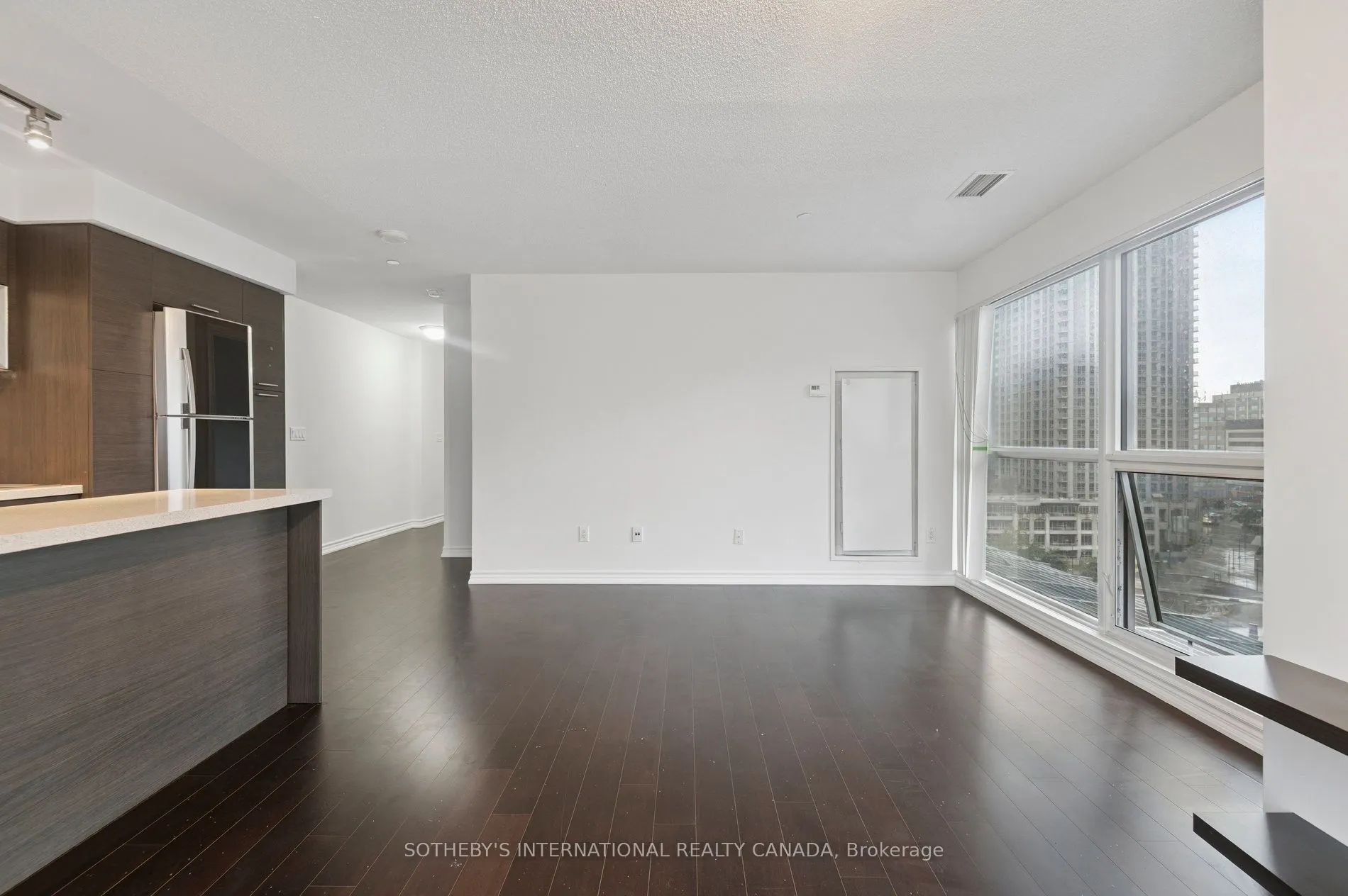 386 Yonge Street, #602