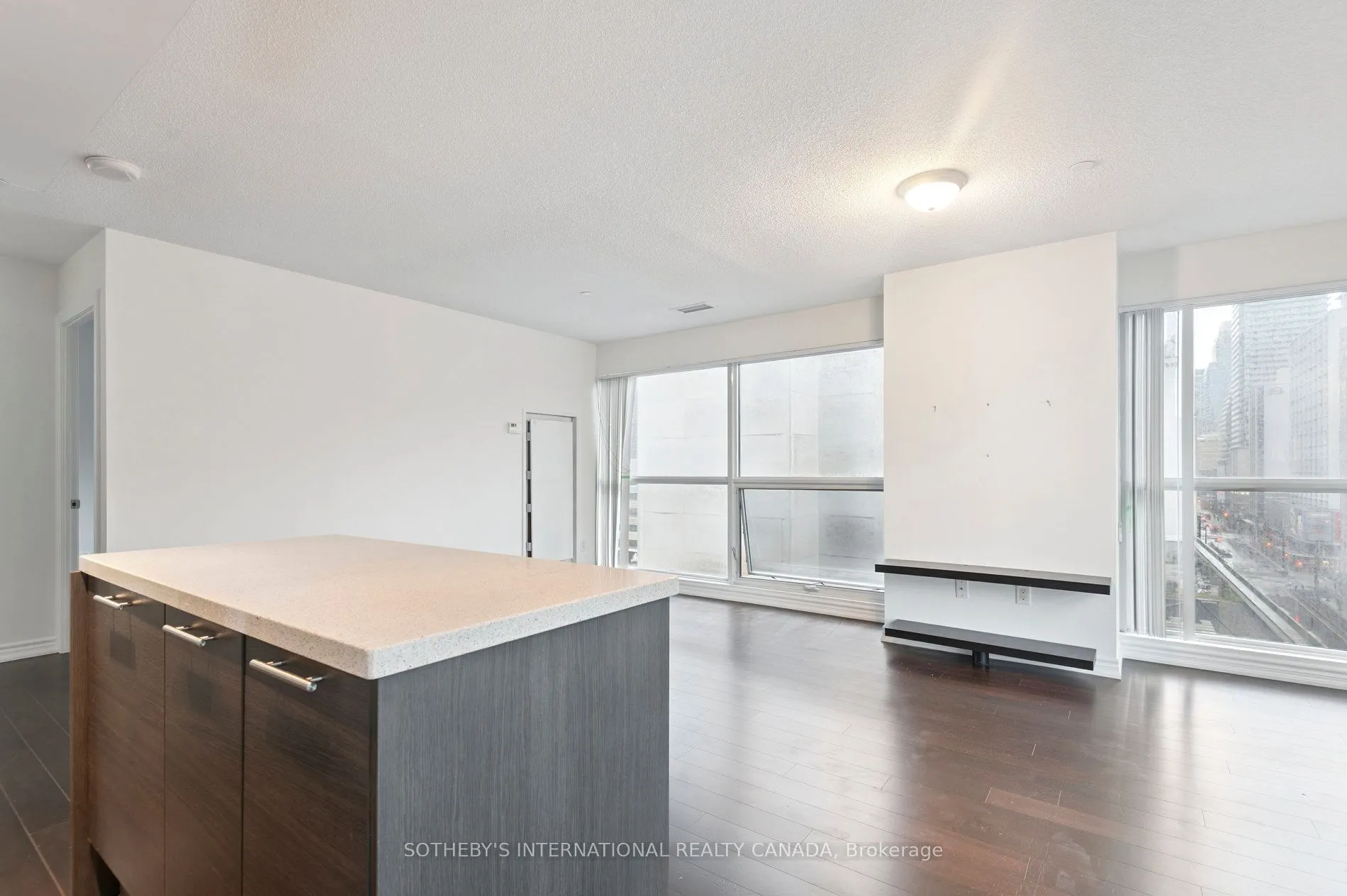 386 Yonge Street, #602