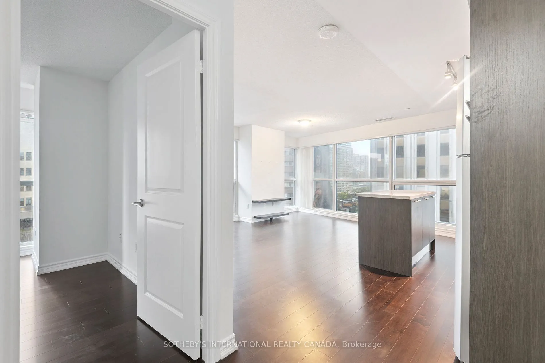 386 Yonge Street, #602