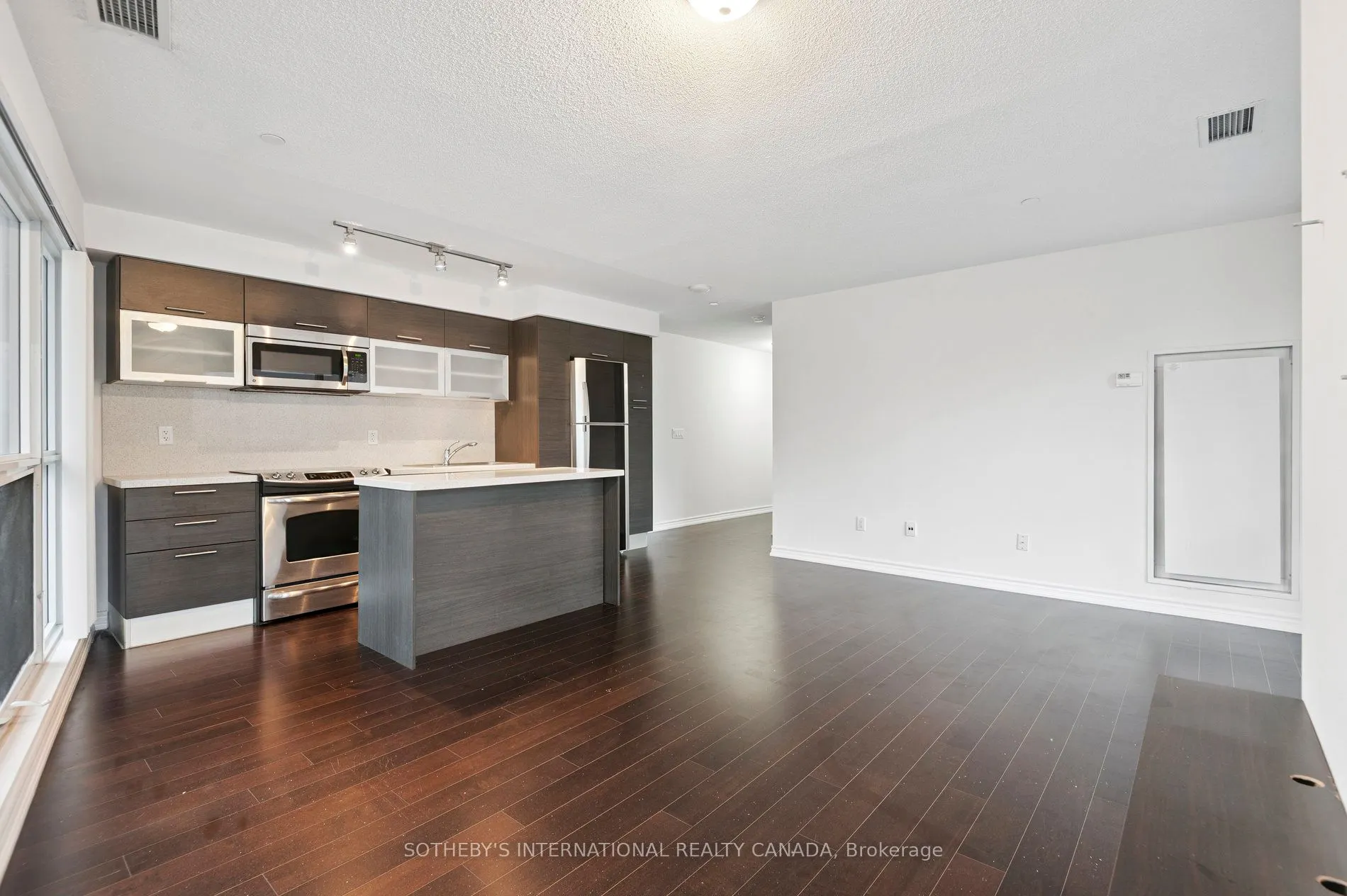 386 Yonge Street, #602