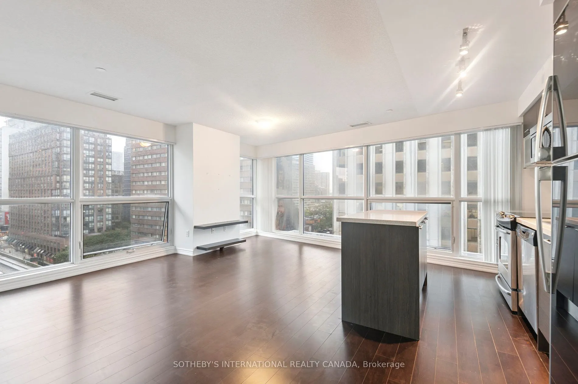 386 Yonge Street, #602