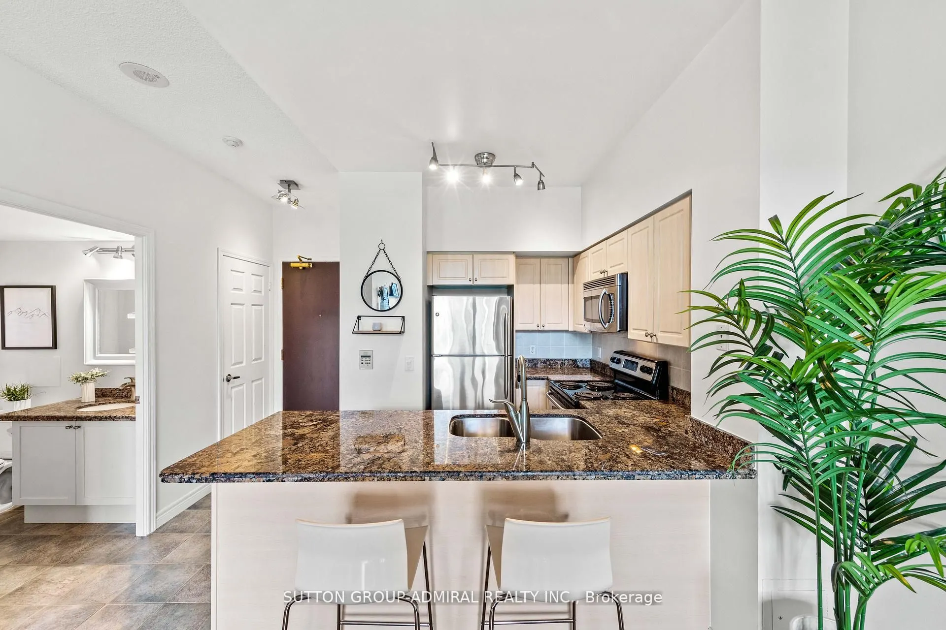 51 Lower Simcoe Street, #210