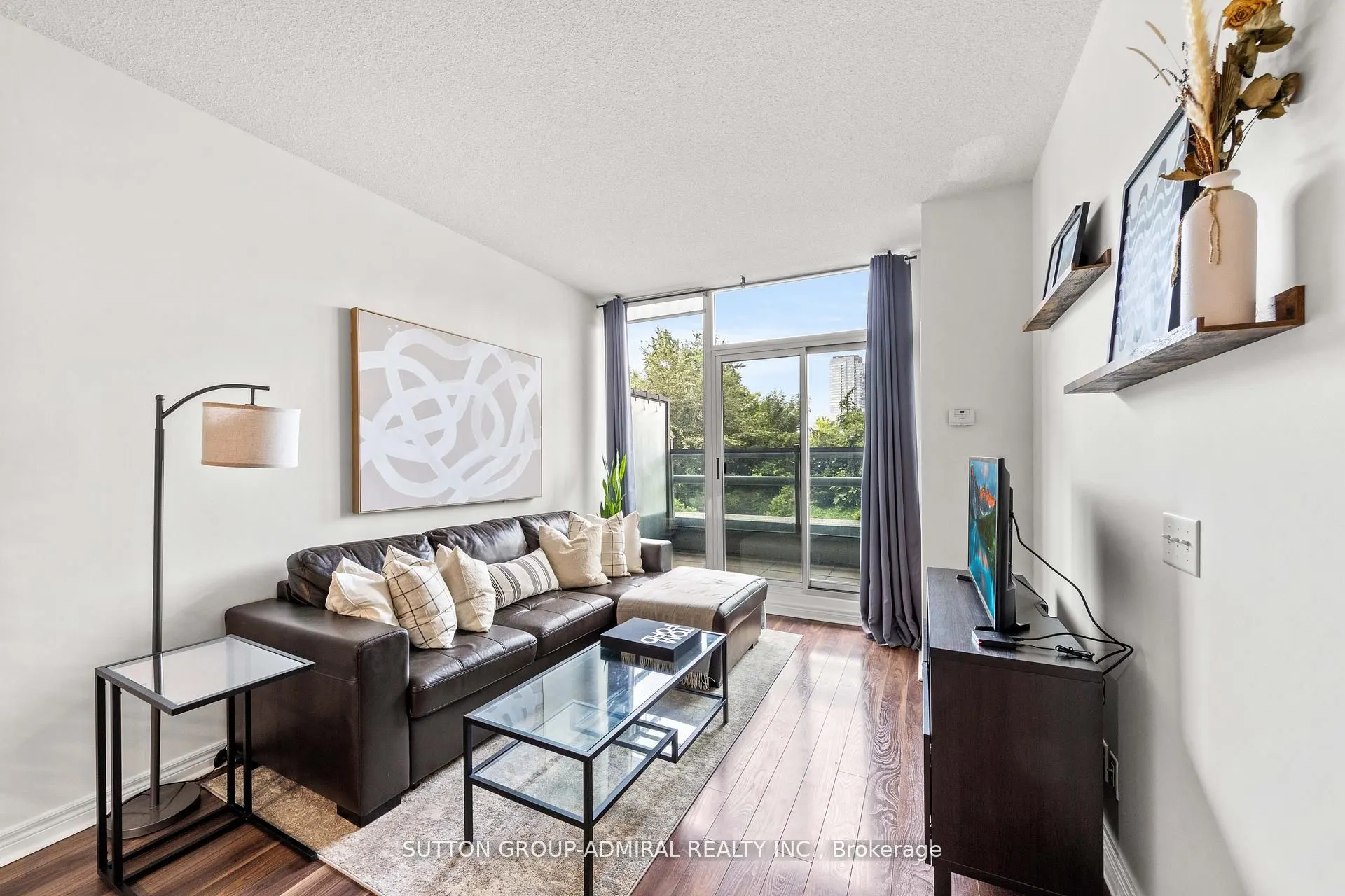 51 Lower Simcoe Street, #210