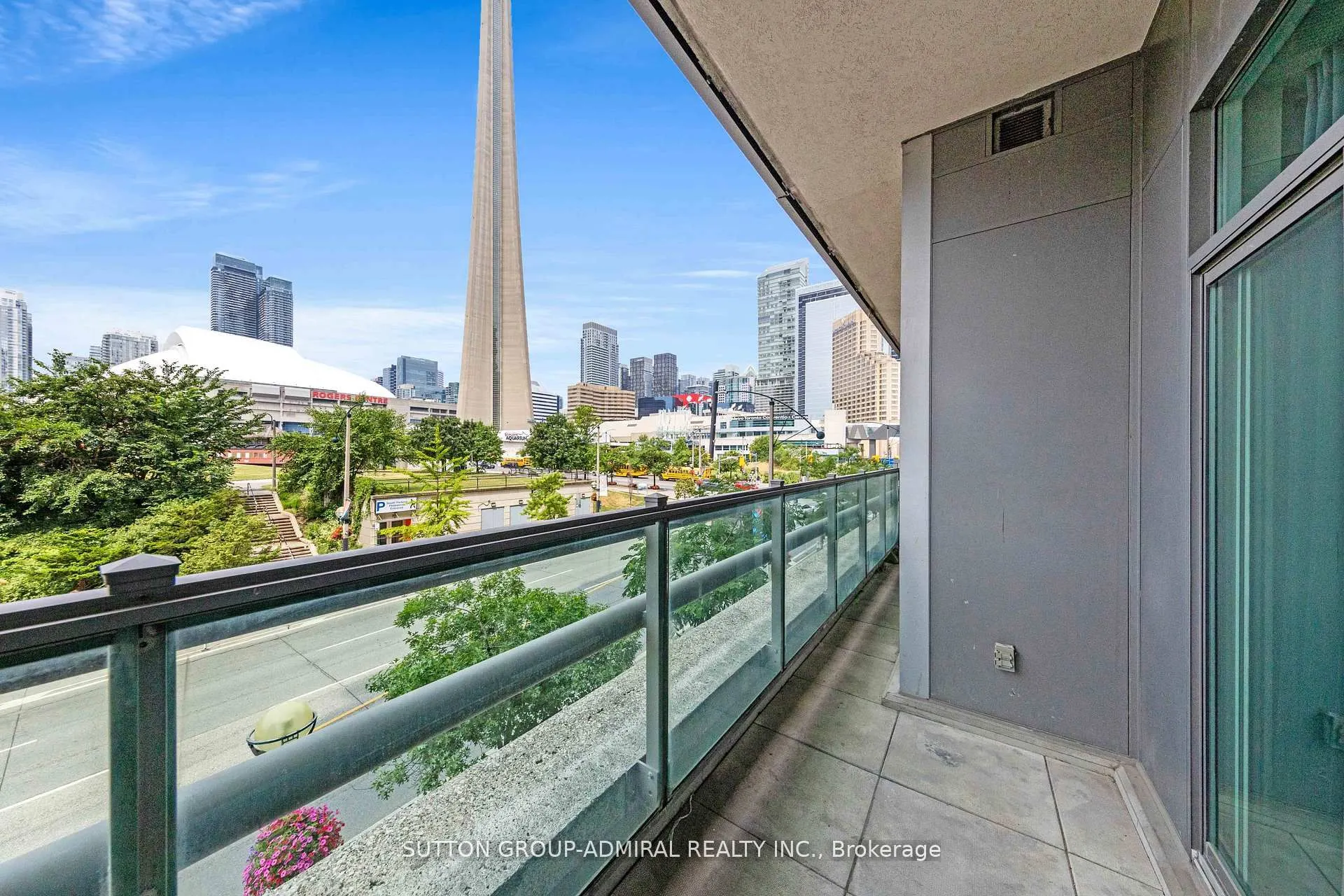 51 Lower Simcoe Street, #210