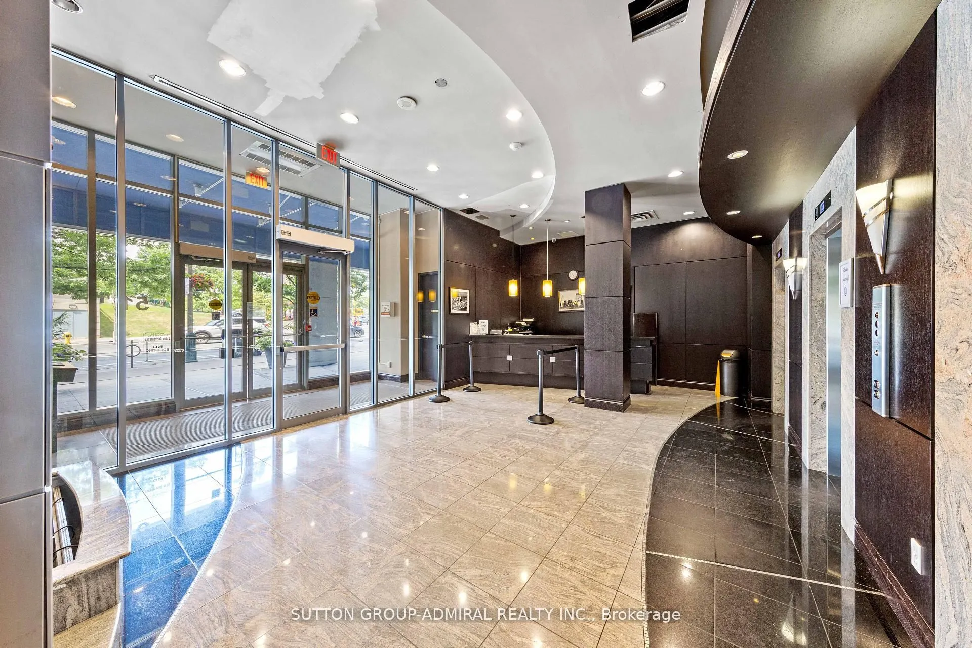 51 Lower Simcoe Street, #210