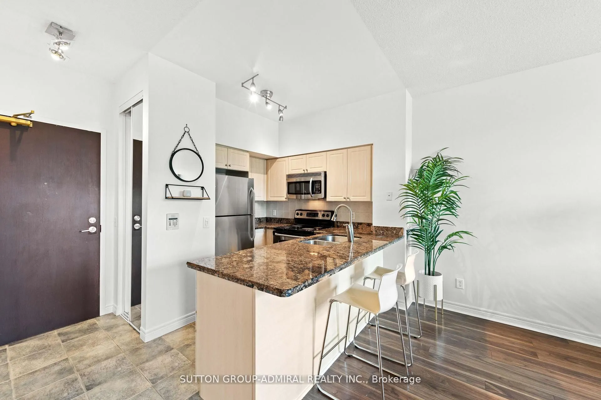 51 Lower Simcoe Street, #210