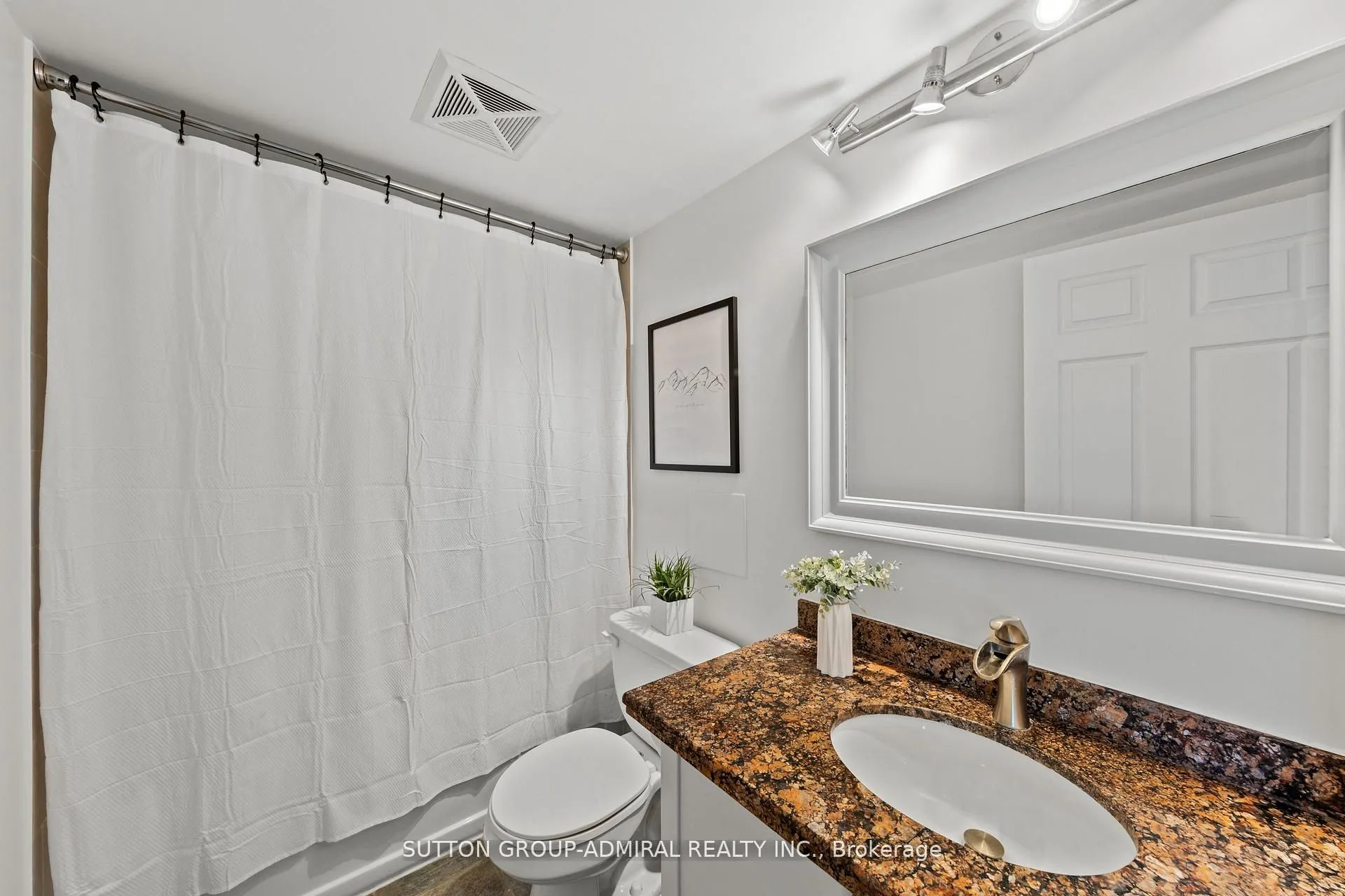 51 Lower Simcoe Street, #210