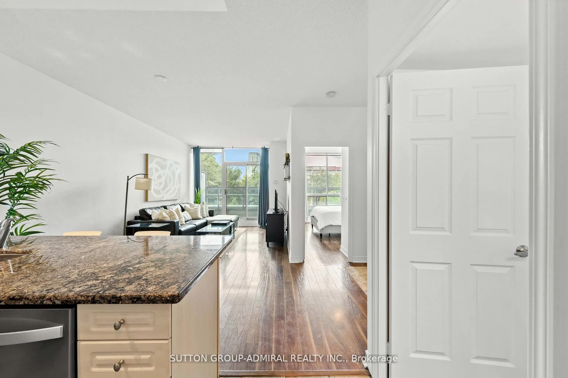 51 Lower Simcoe Street, #210