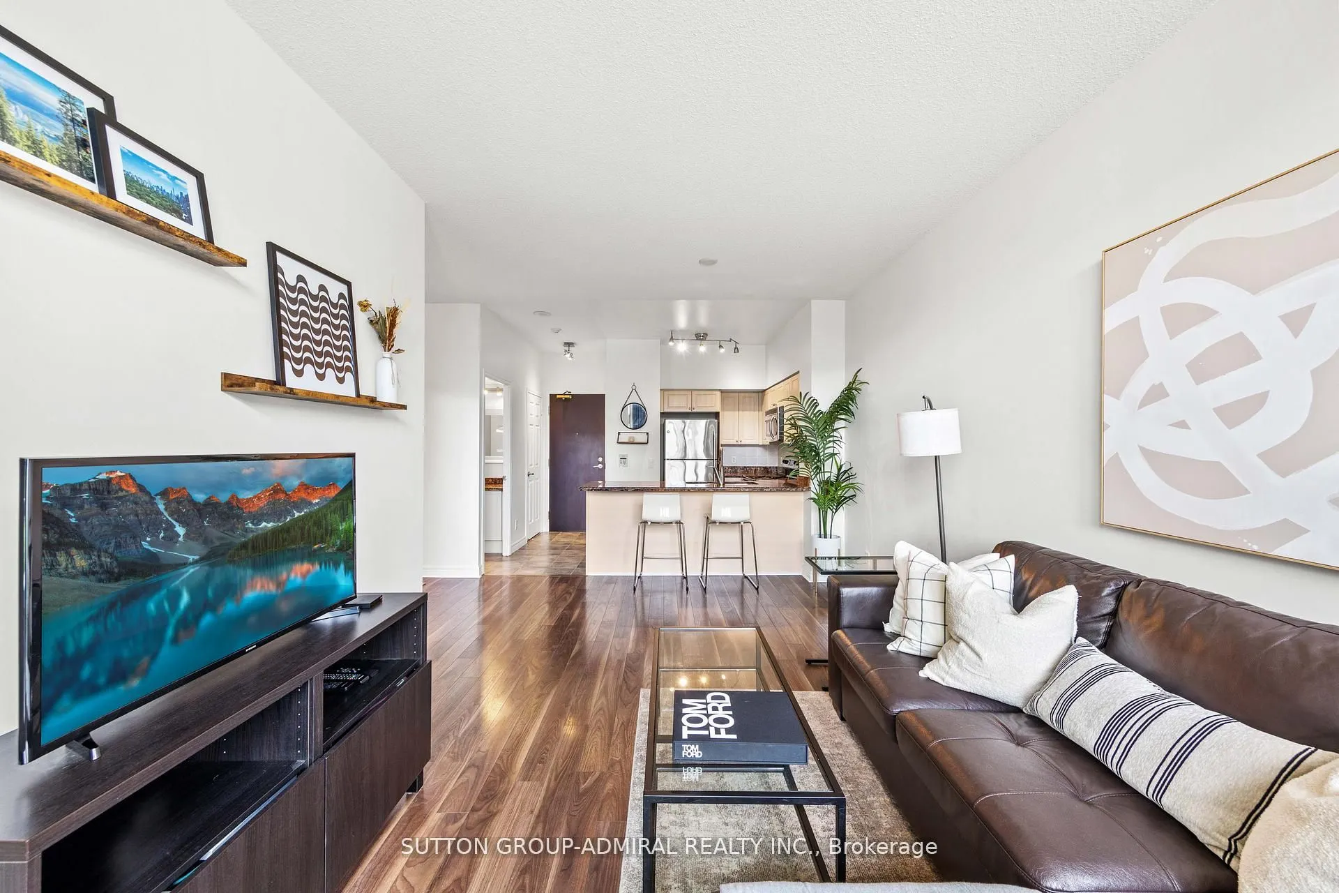 51 Lower Simcoe Street, #210