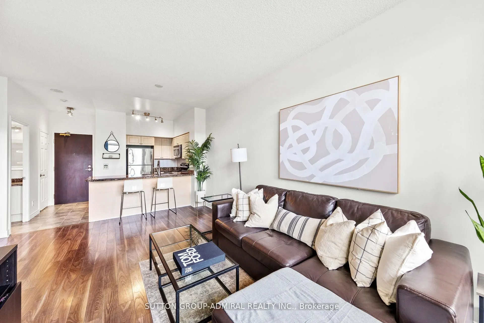 51 Lower Simcoe Street, #210