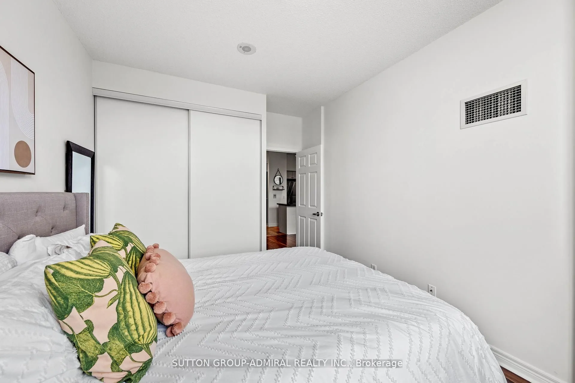 51 Lower Simcoe Street, #210