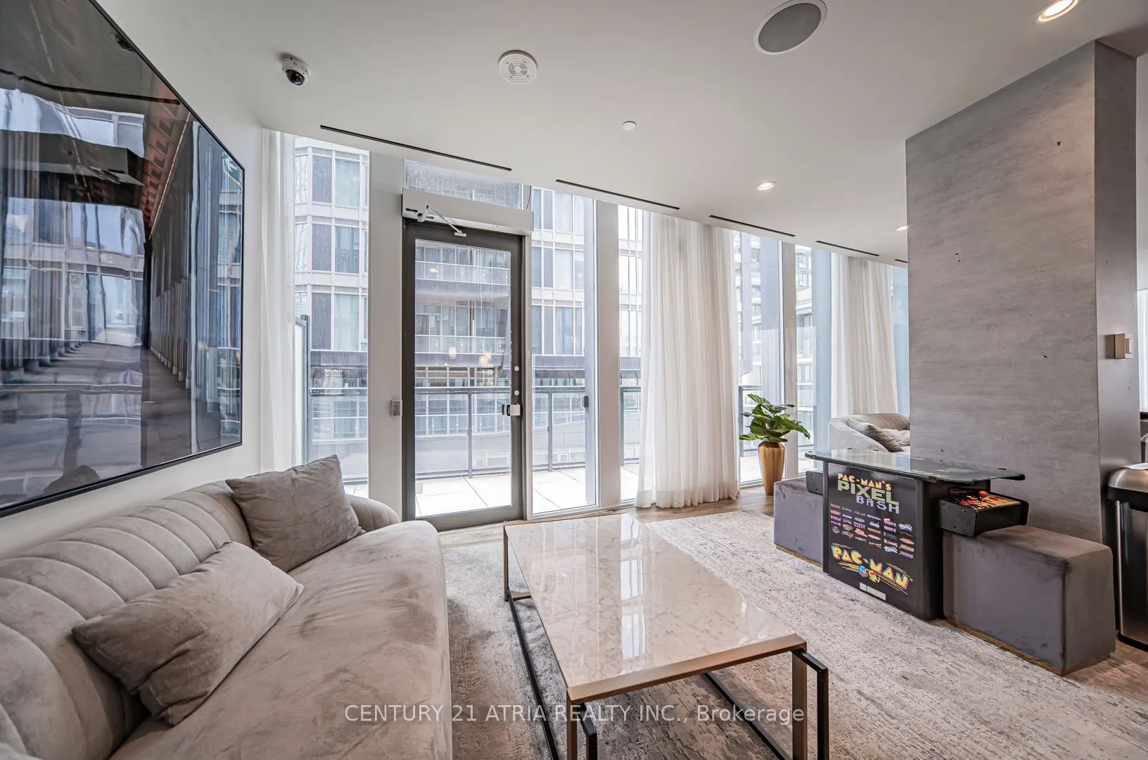 60 Shuter Street, #307