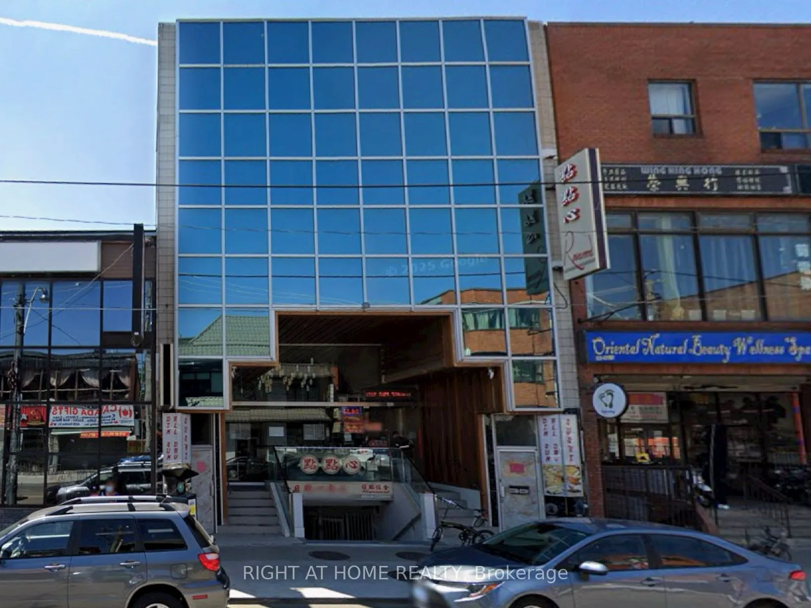 461 Dundas Street W, #B1
