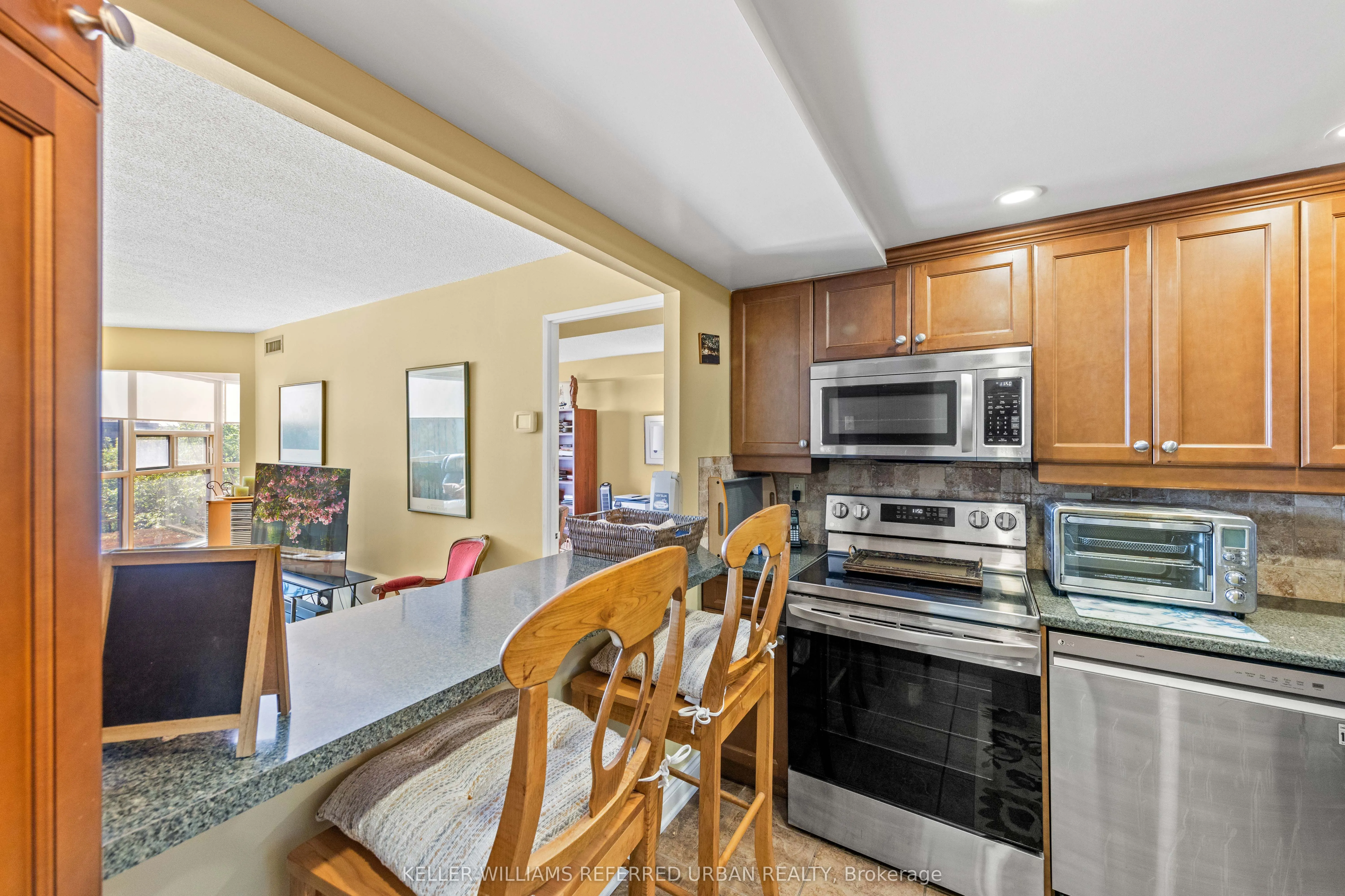 705 King Street W, #413