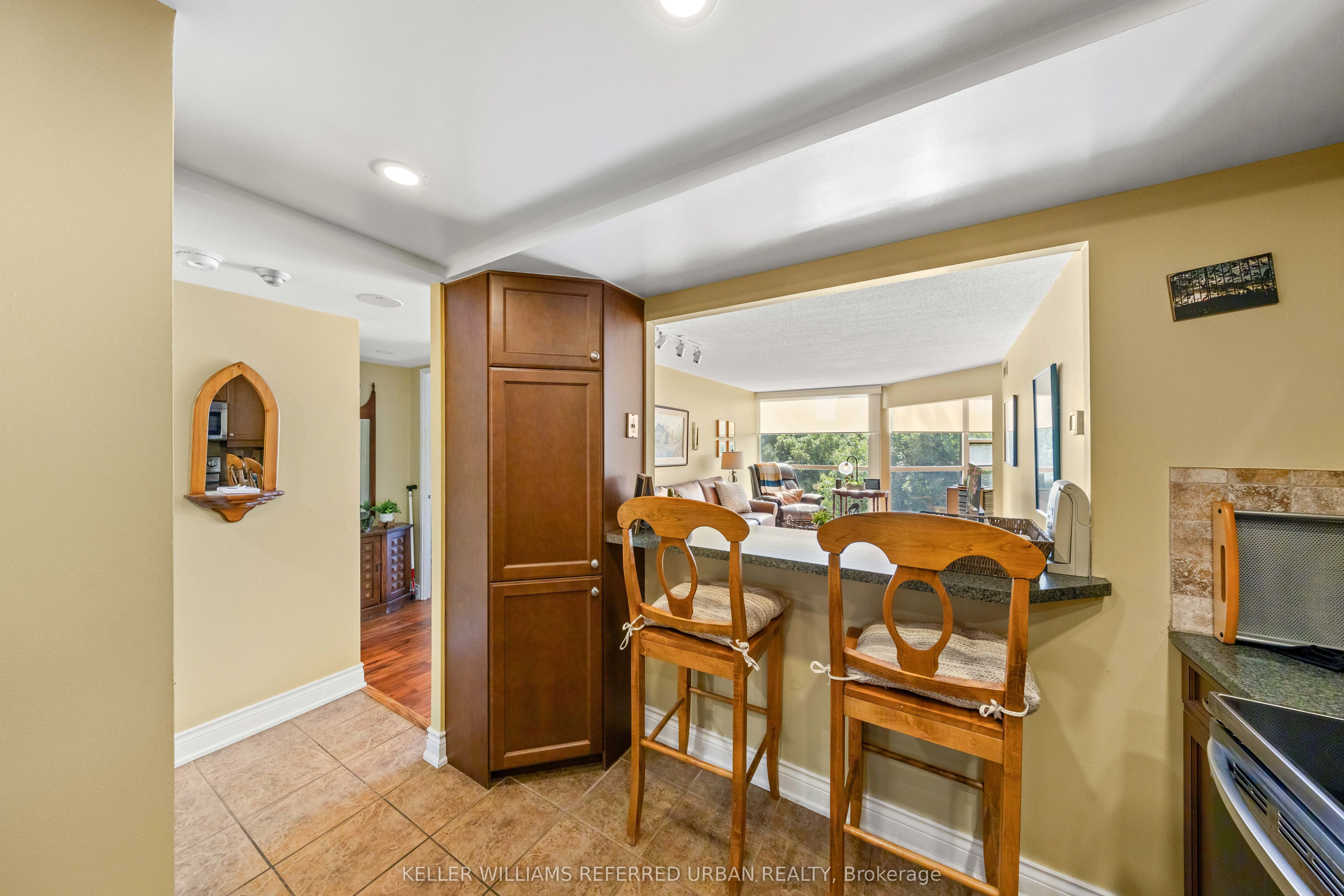 705 King Street W, #413