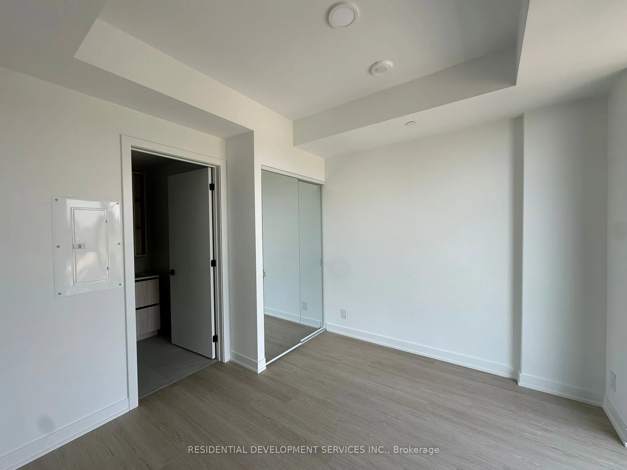 699 Sheppard Avenue E, #519