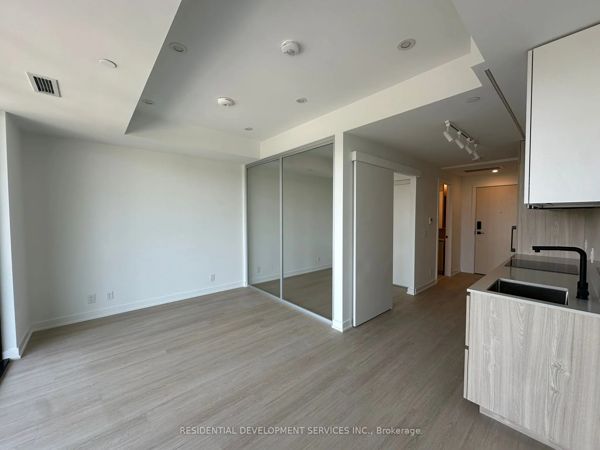 699 Sheppard Avenue E, #519
