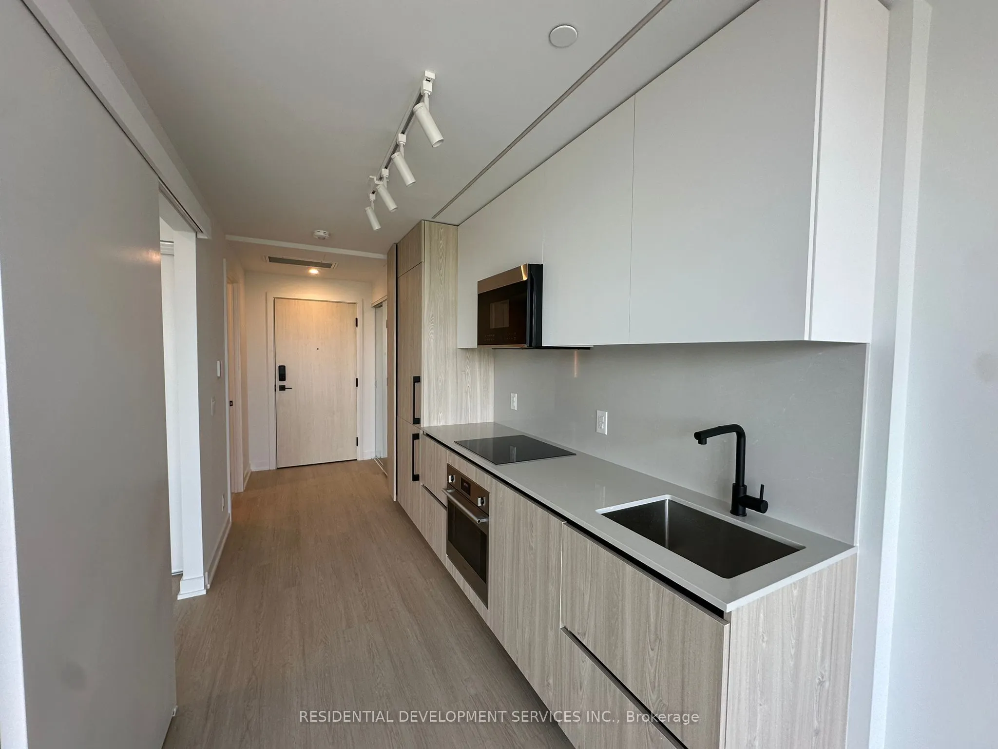 699 Sheppard Avenue E, #519