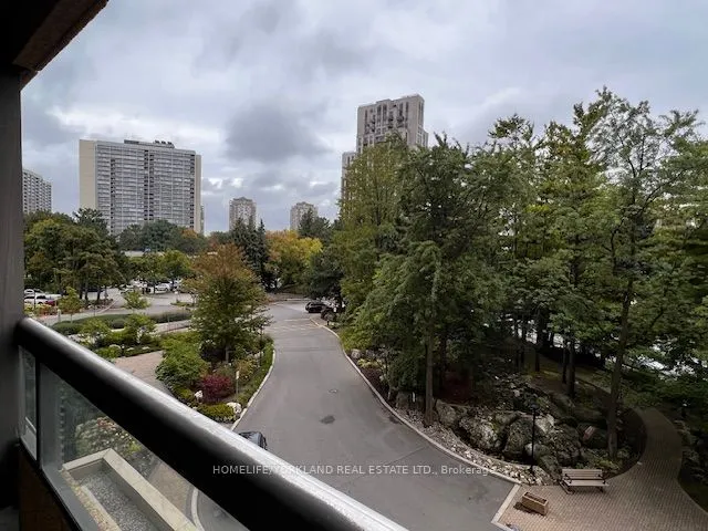 1 Concorde Place, #405