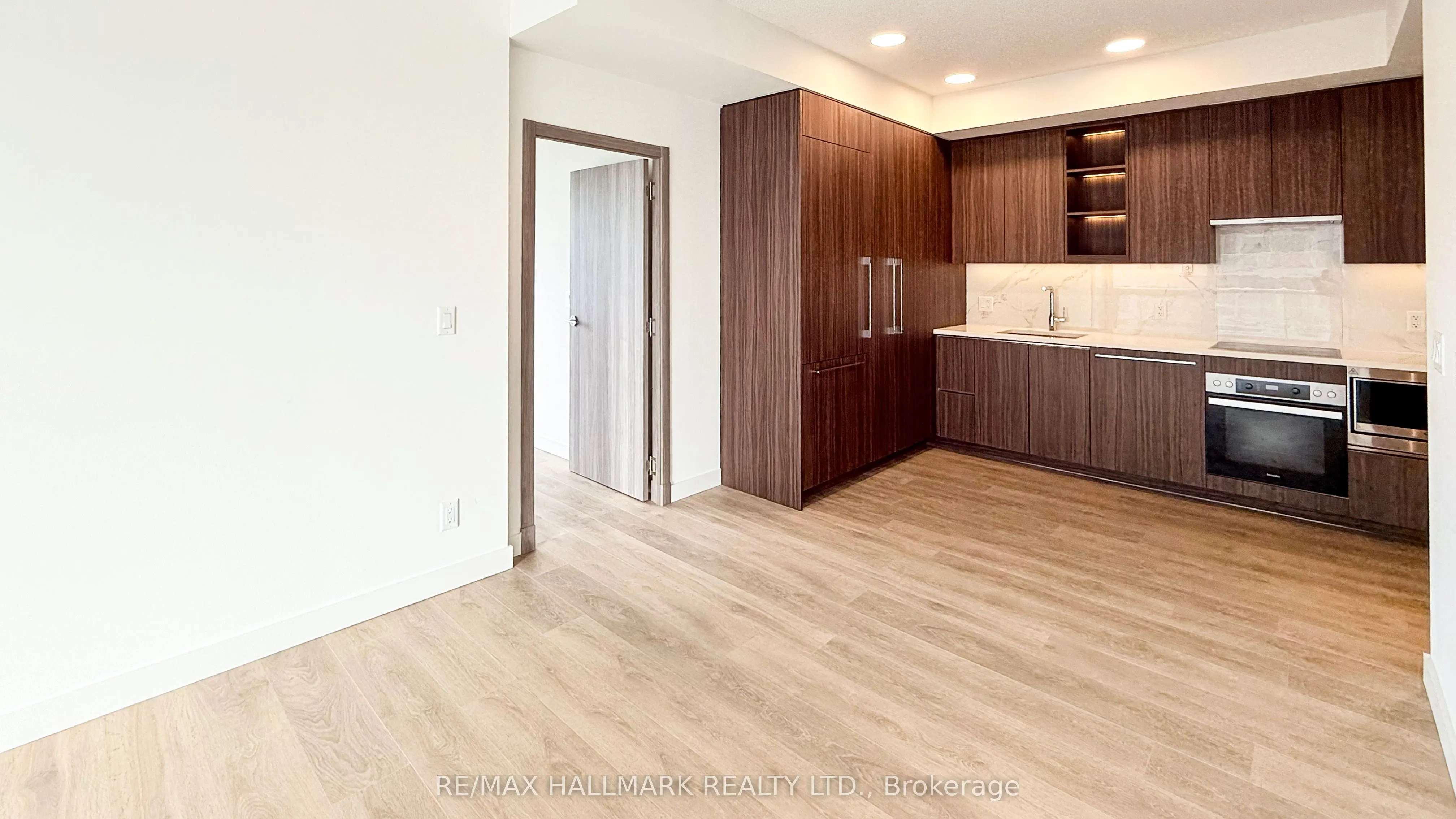 27 McMahon Drive, #1609