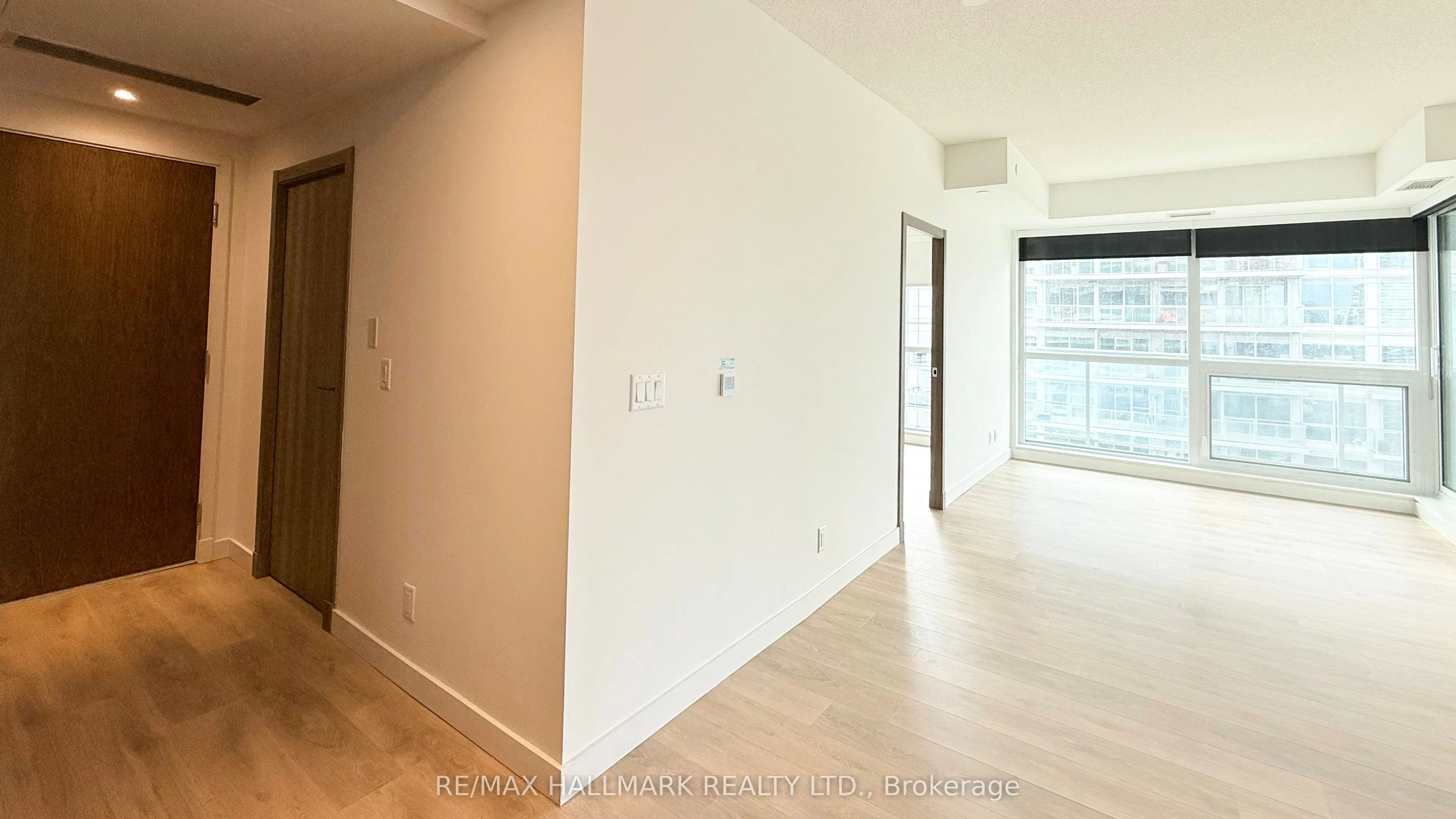 27 McMahon Drive, #1609