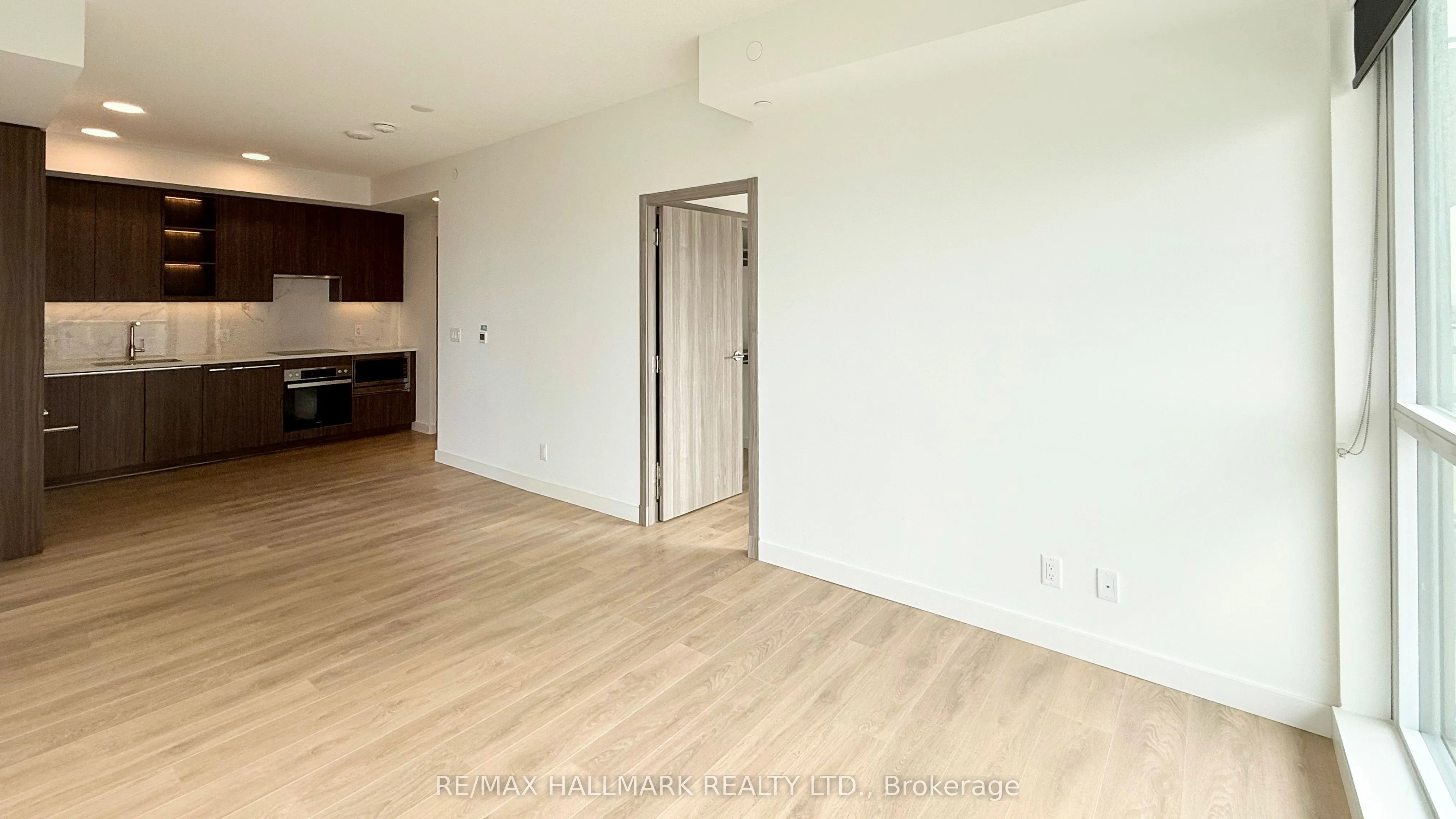 27 McMahon Drive, #1609