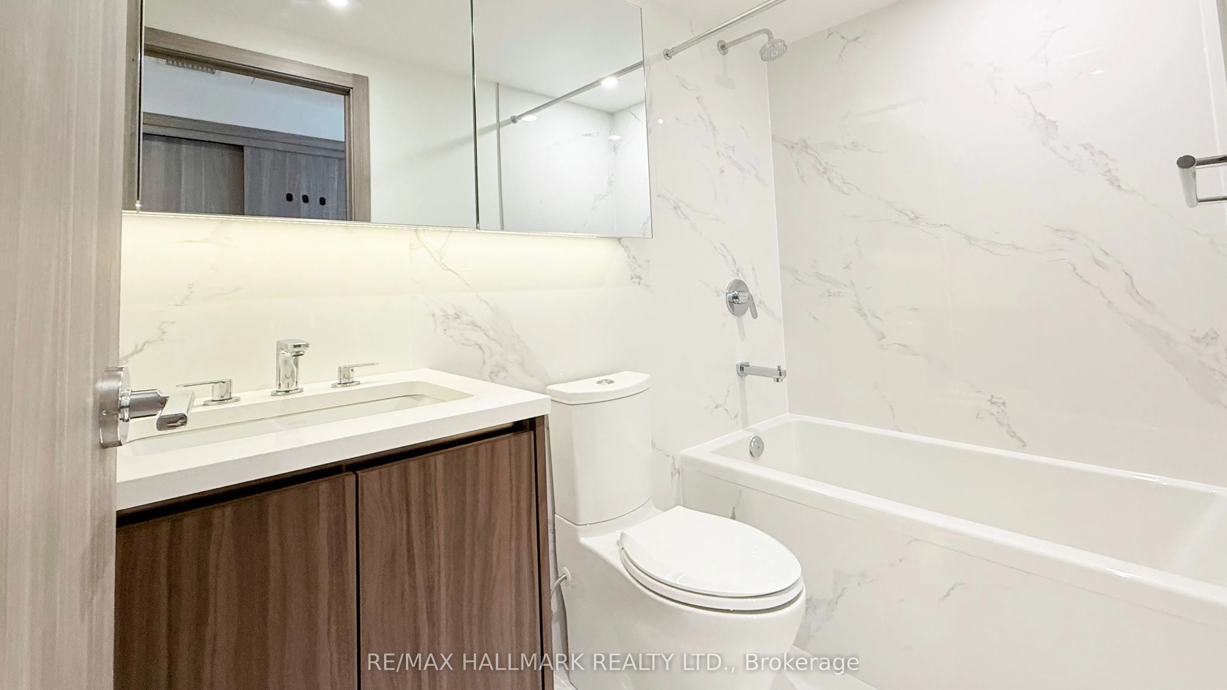 27 McMahon Drive, #1609