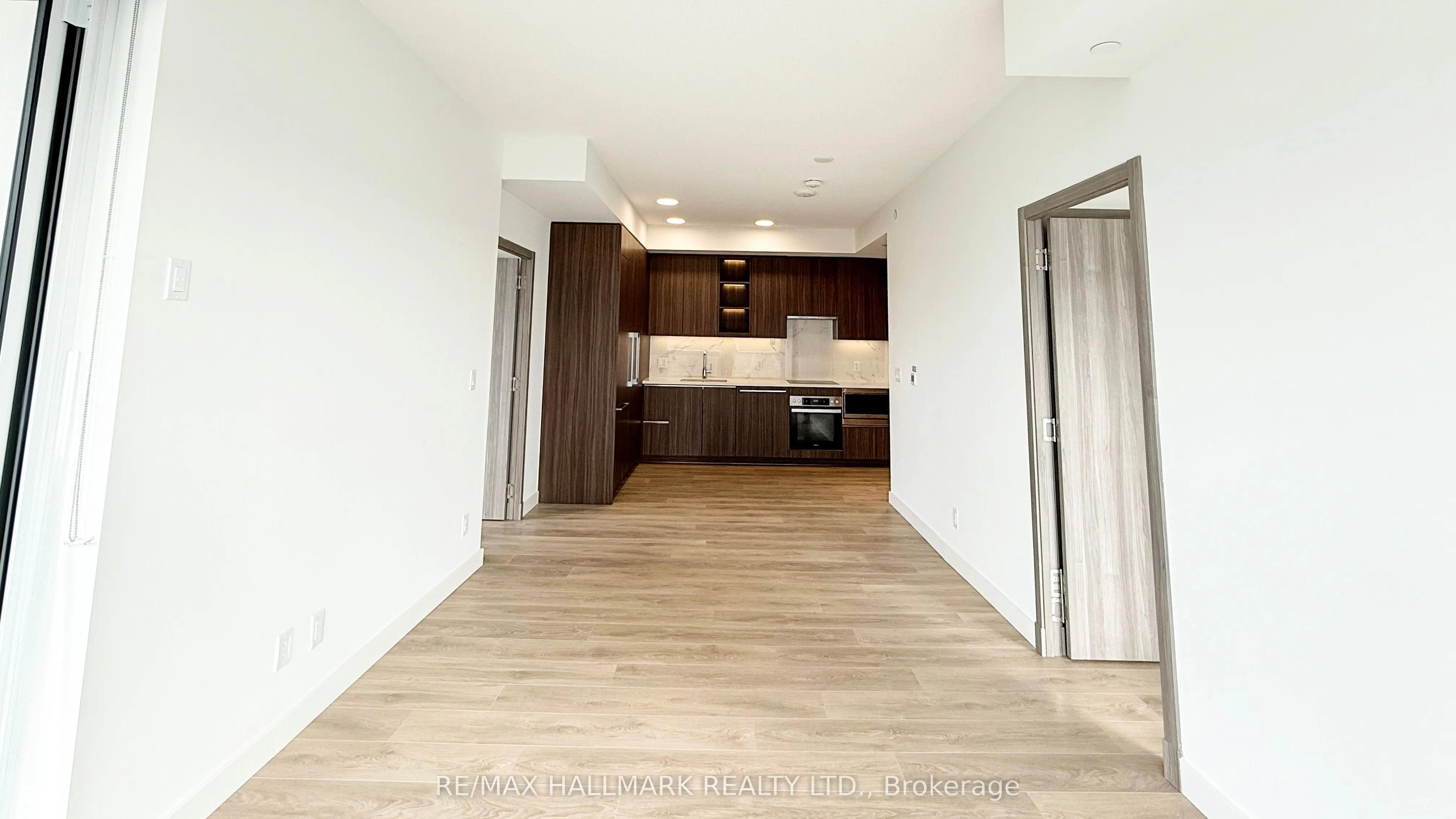 27 McMahon Drive, #1609