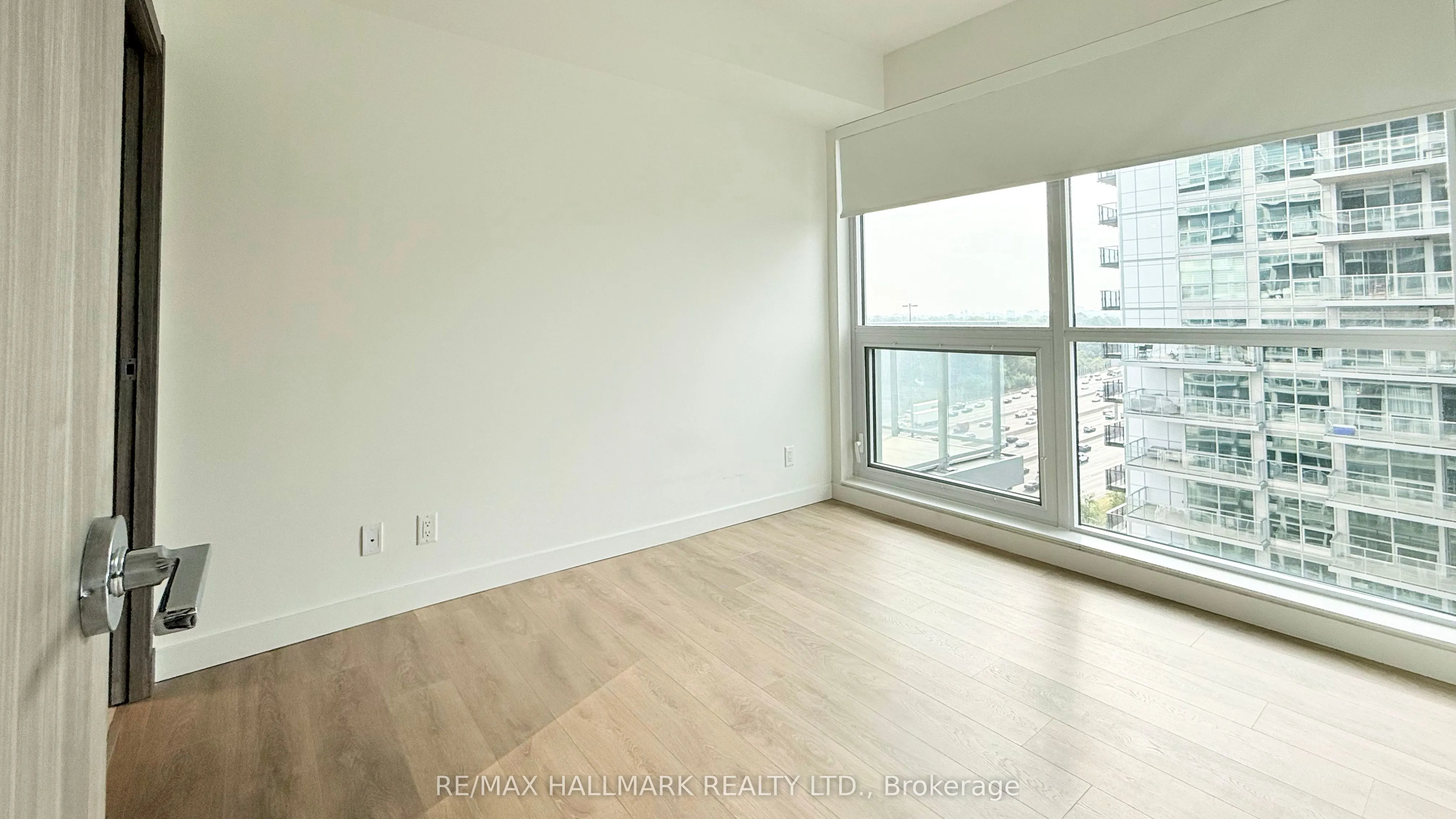 27 McMahon Drive, #1609