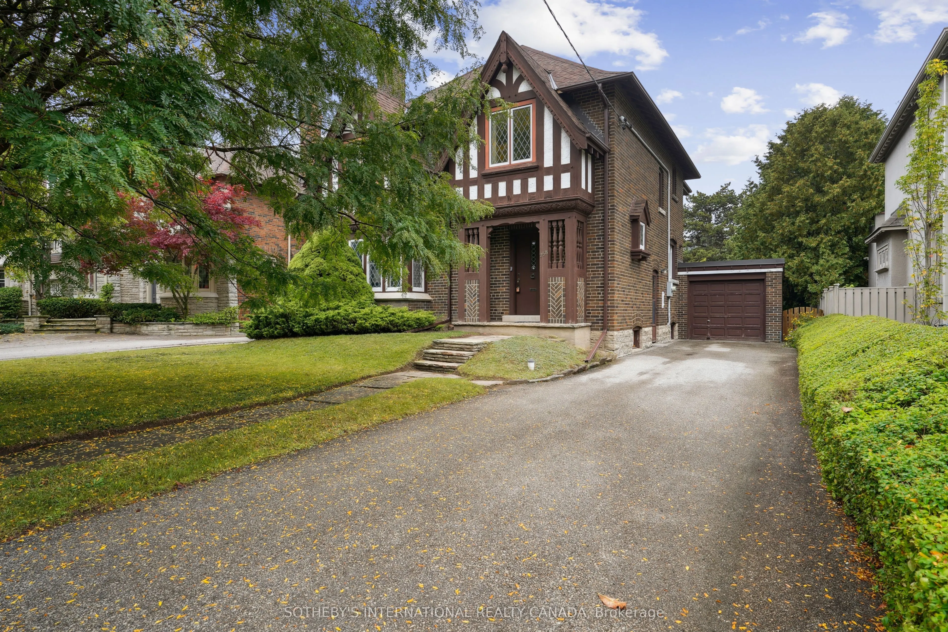 258 Lytton Boulevard