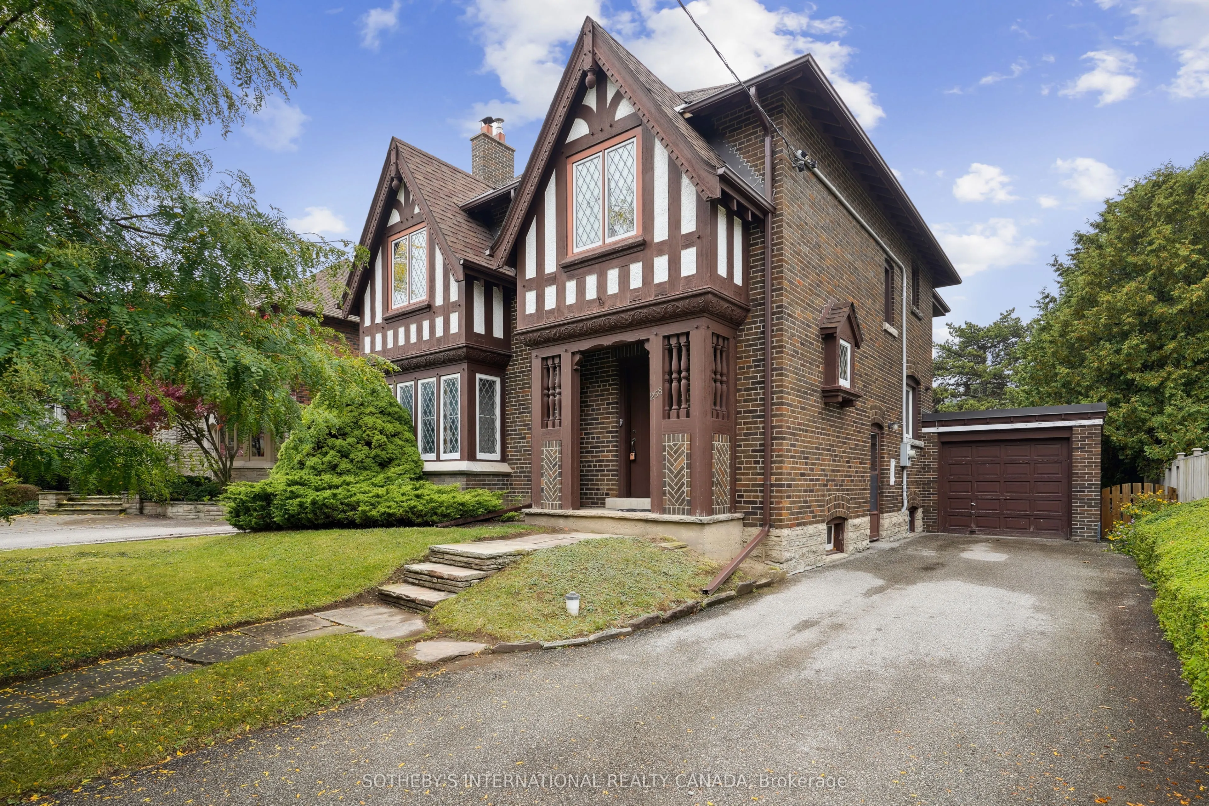 258 Lytton Boulevard