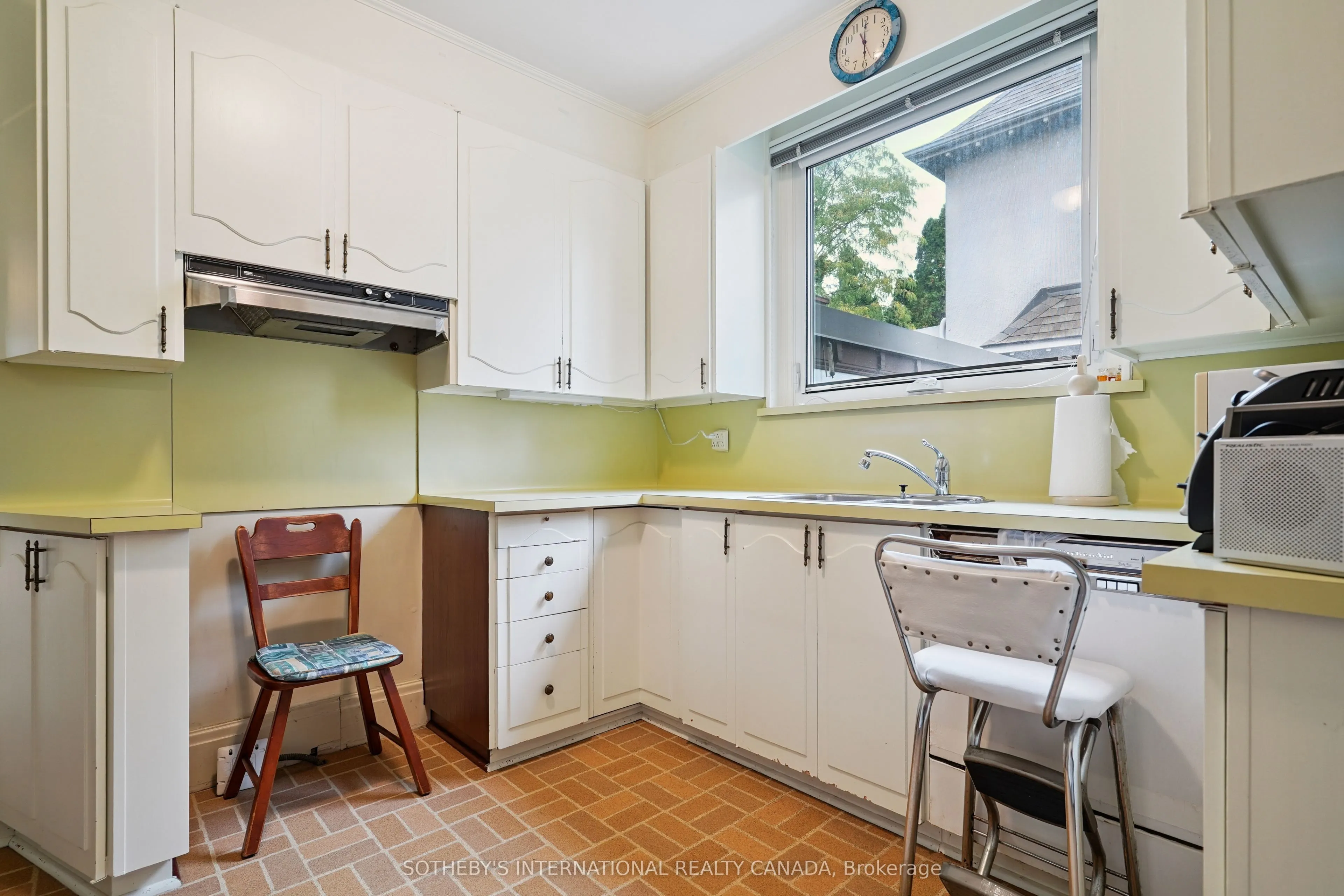 258 Lytton Boulevard