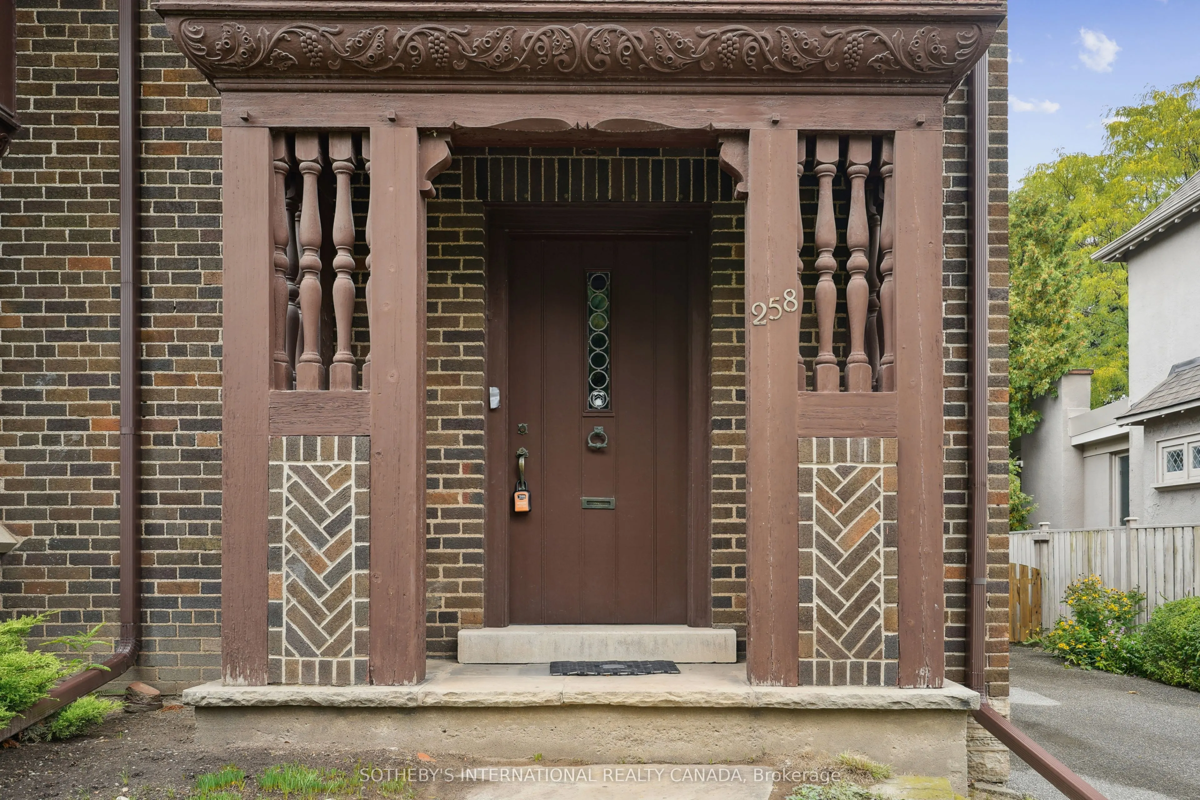 258 Lytton Boulevard