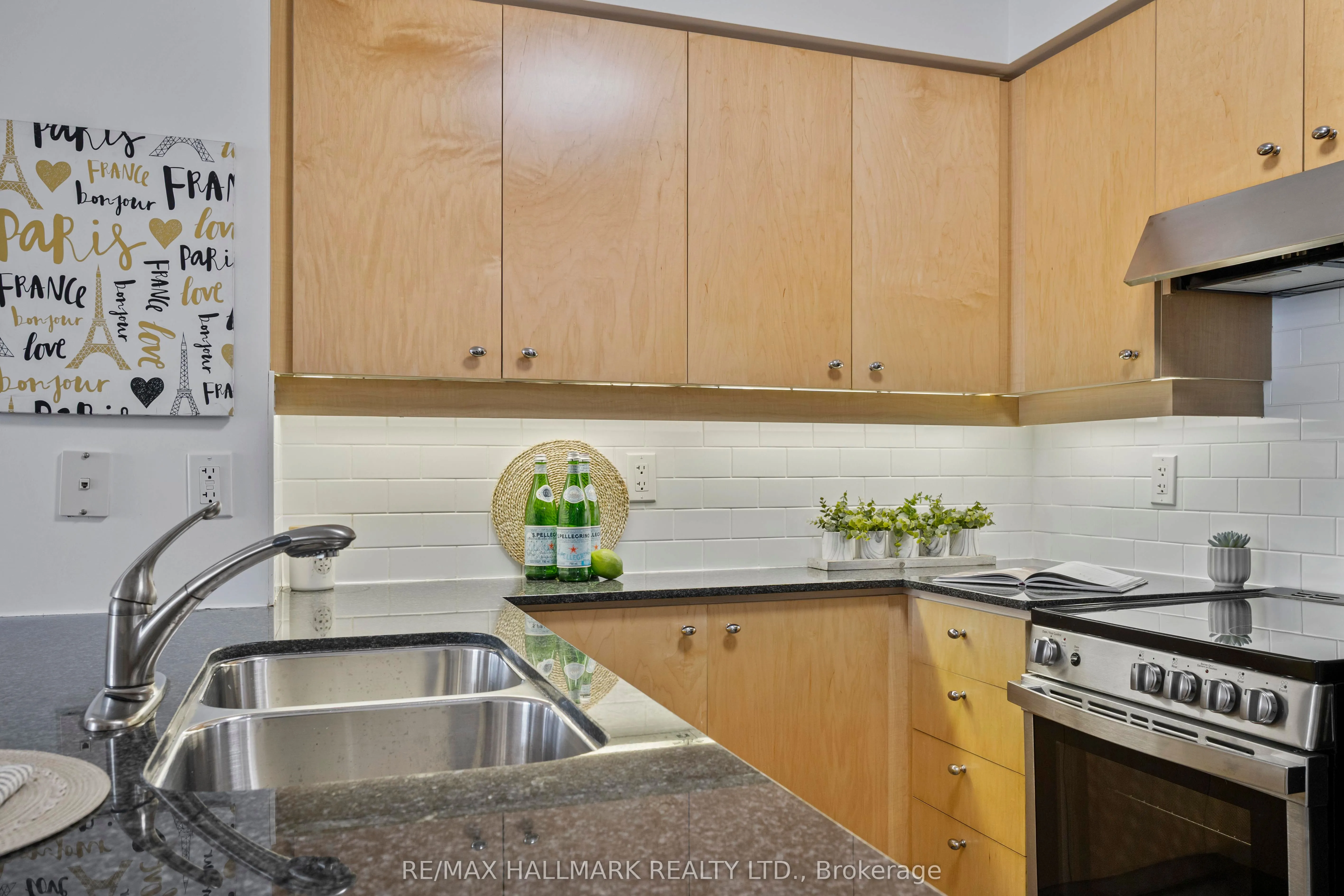50 Lynn Williams Street, #906