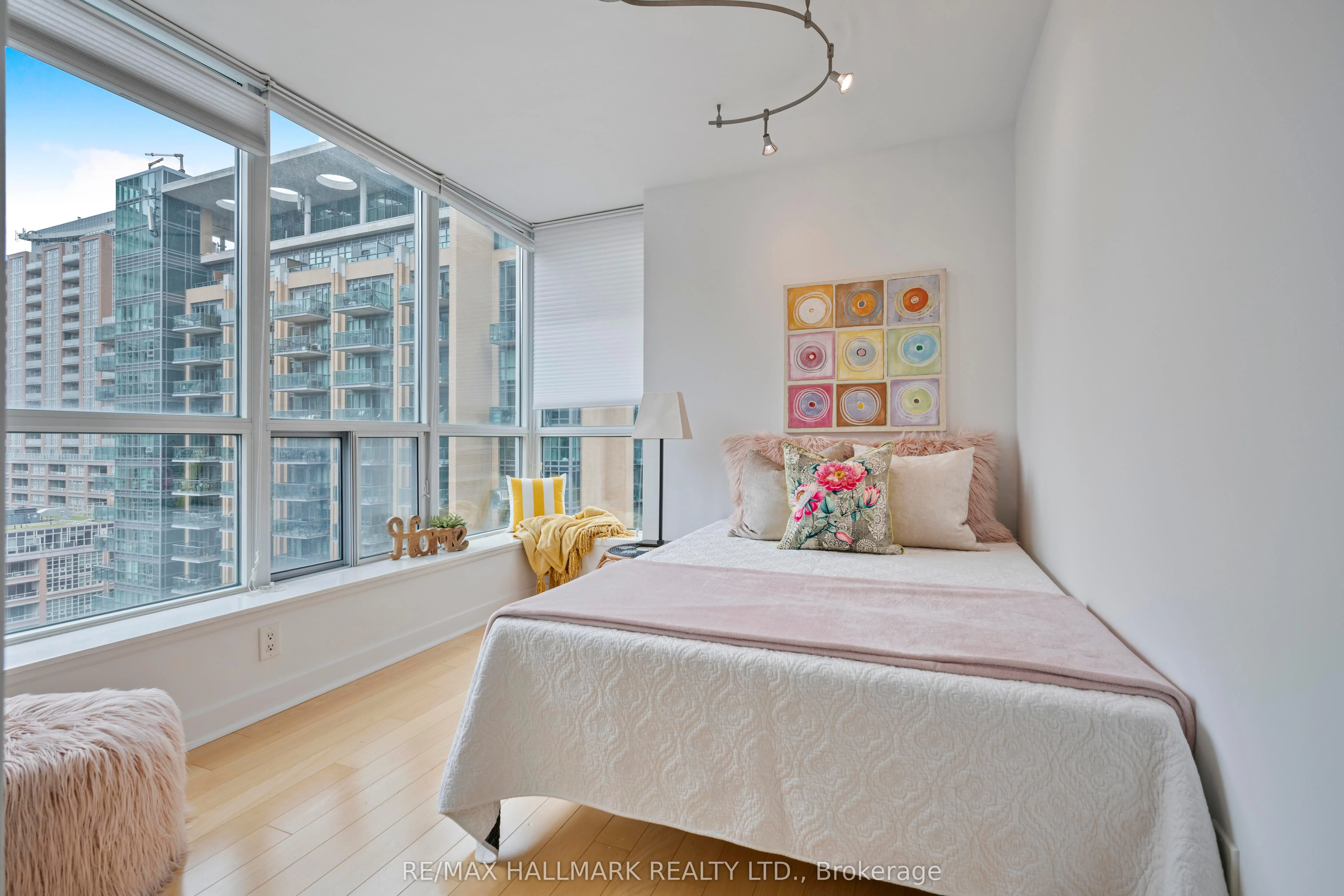 50 Lynn Williams Street, #906