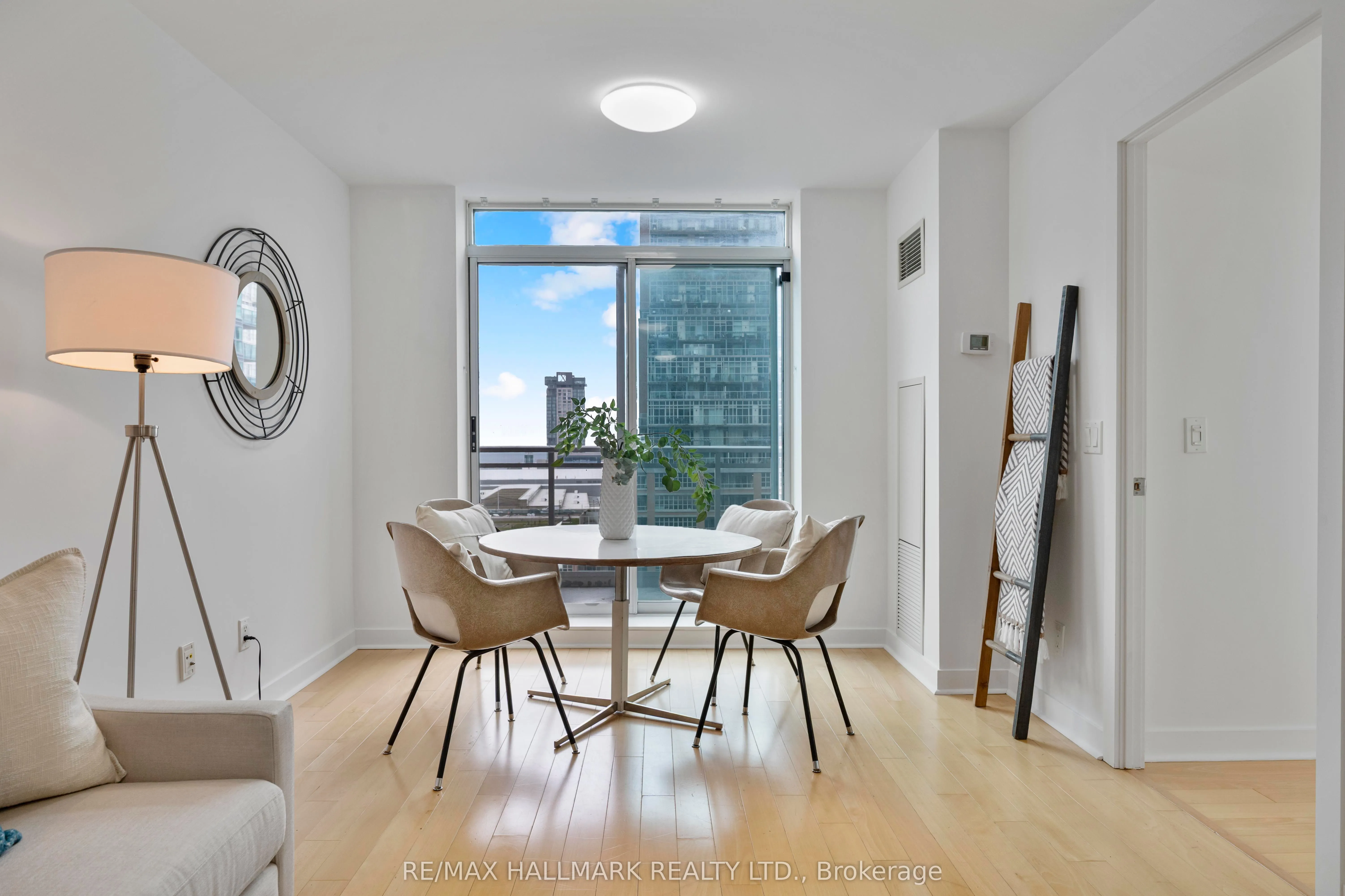 50 Lynn Williams Street, #906
