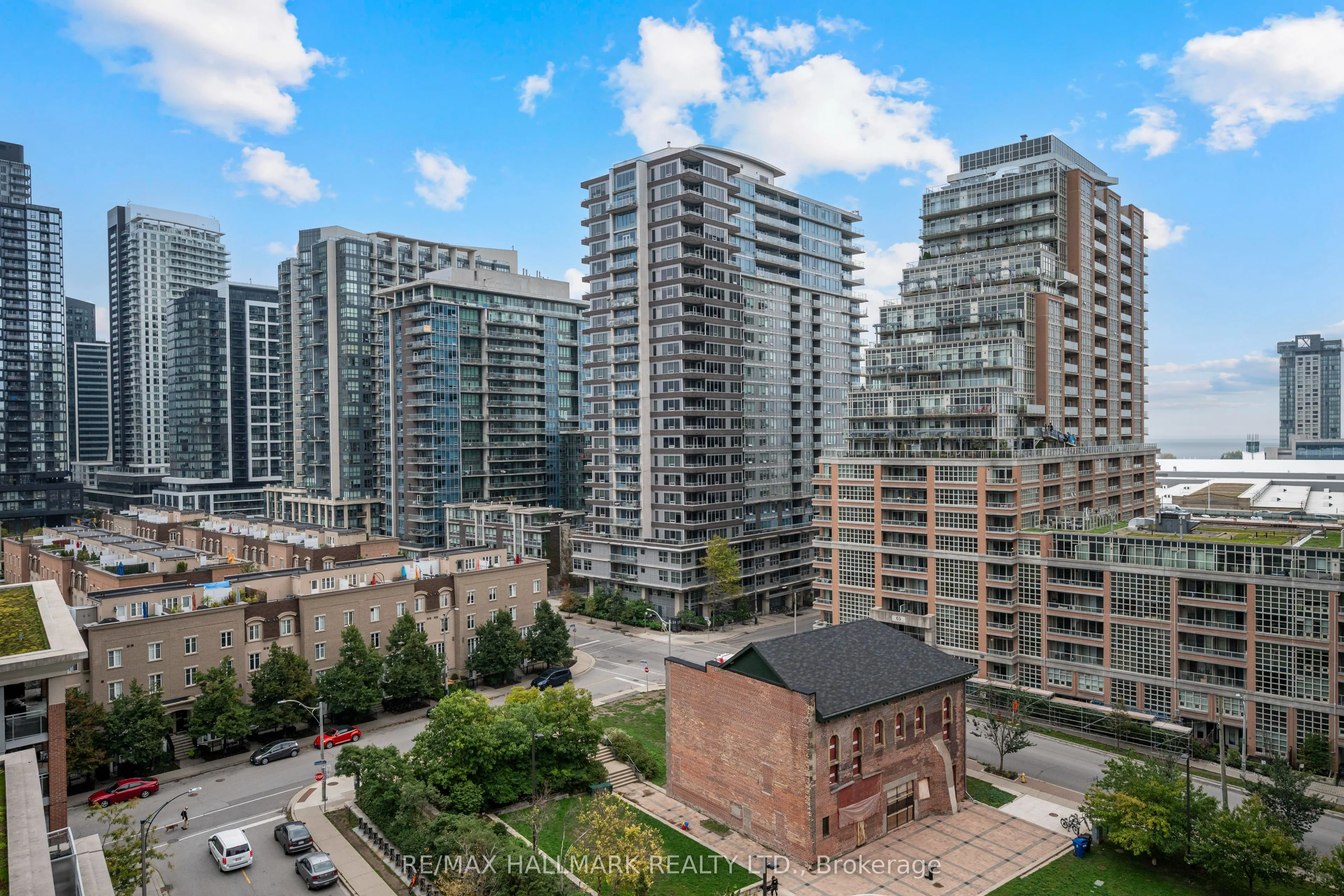50 Lynn Williams Street, #906
