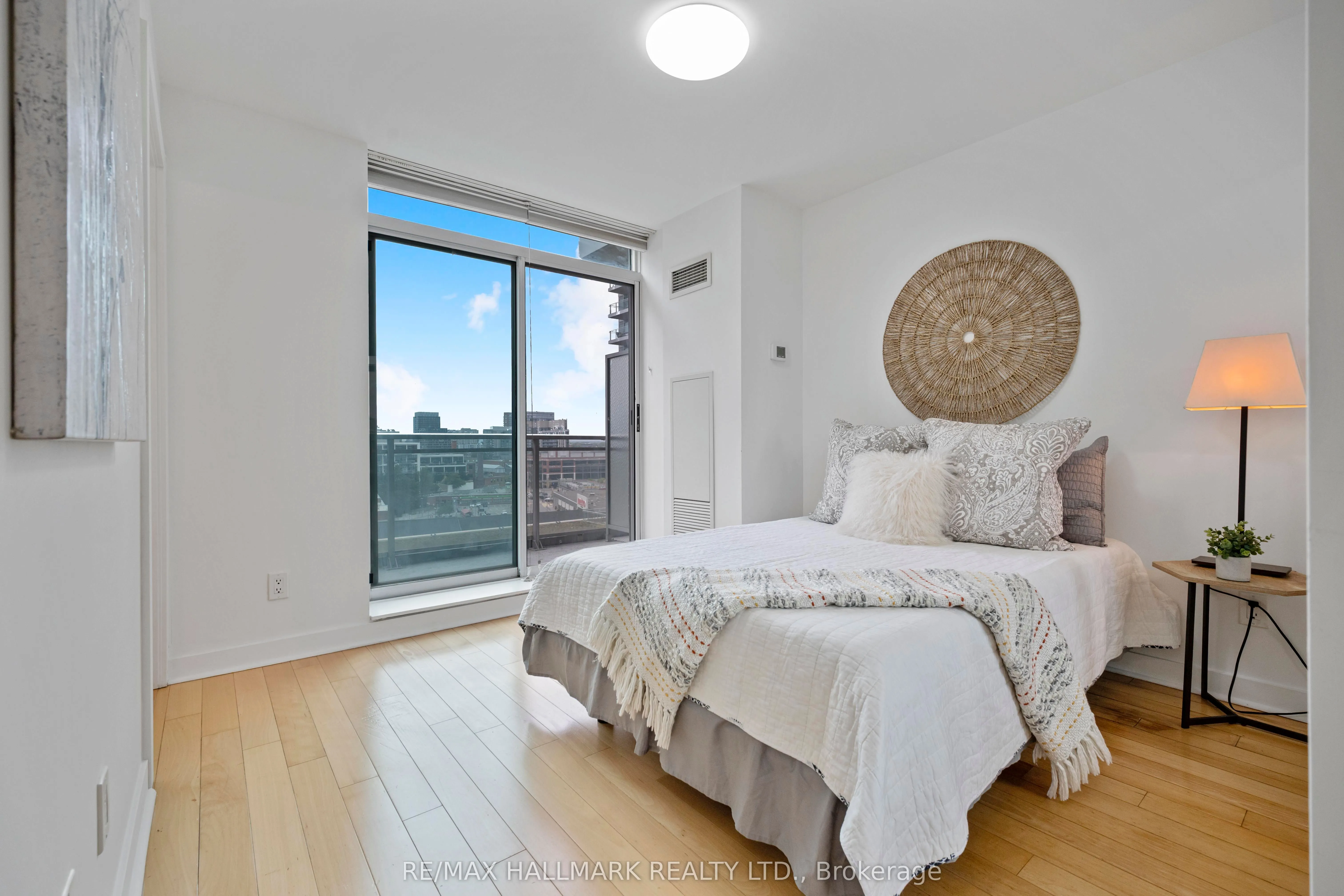 50 Lynn Williams Street, #906
