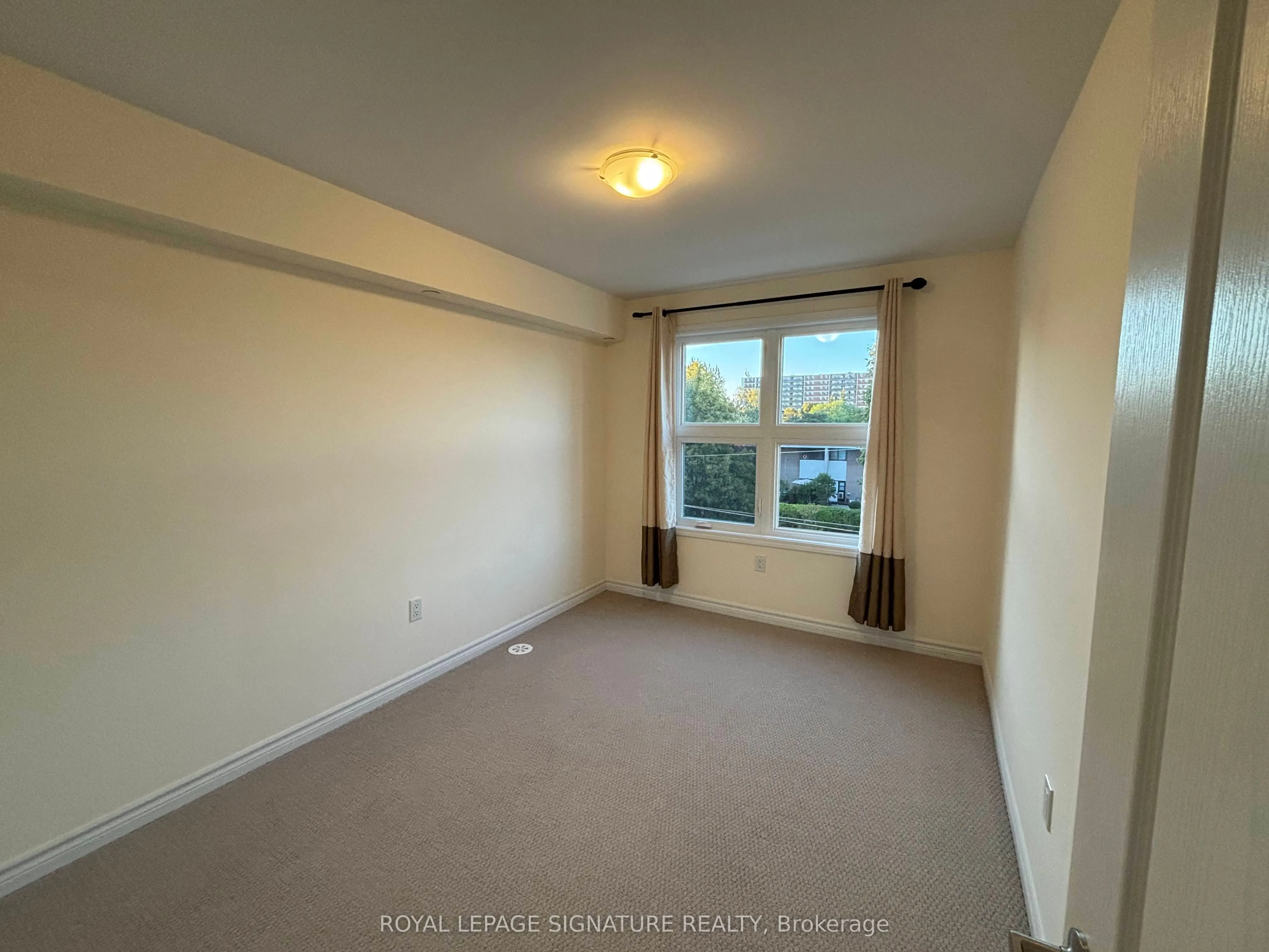 1B Clintwood Gate